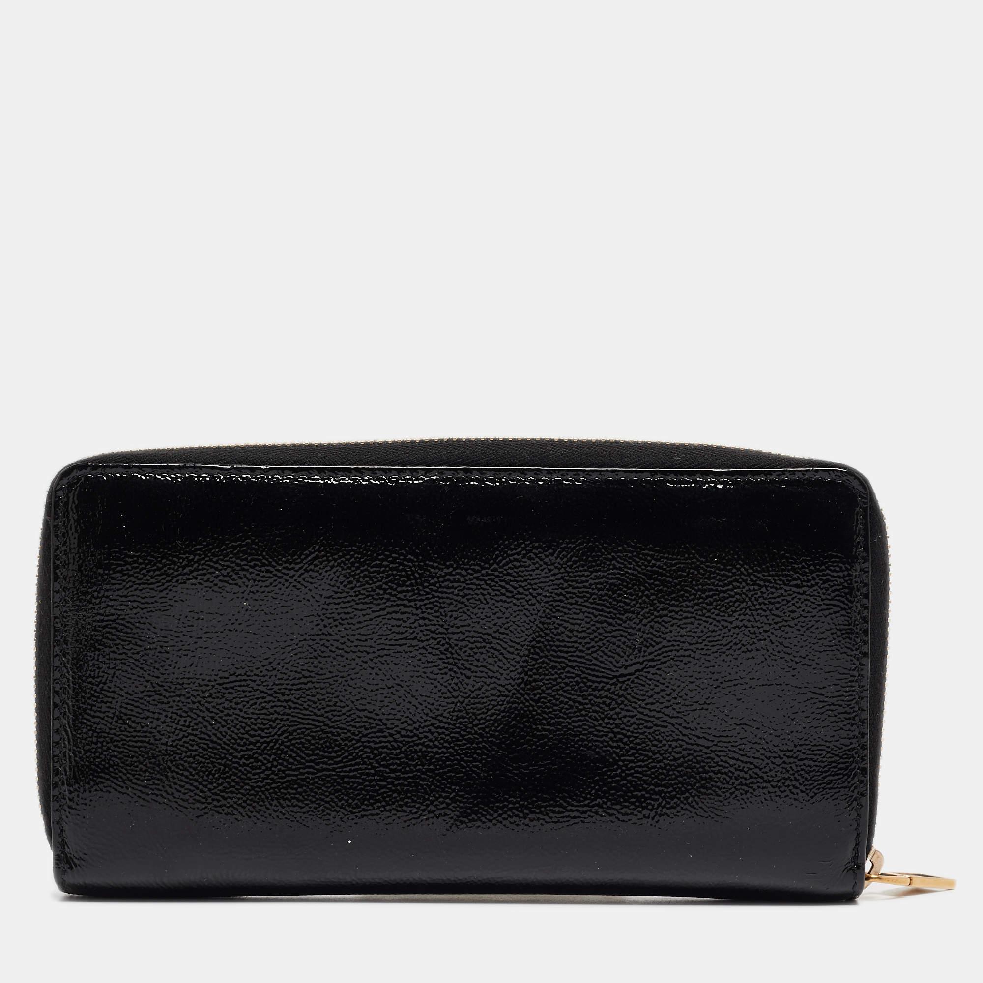 Yves Saint Laurent Black Patent Leather Belle De Jour Zip Around Wallet For Sale 4