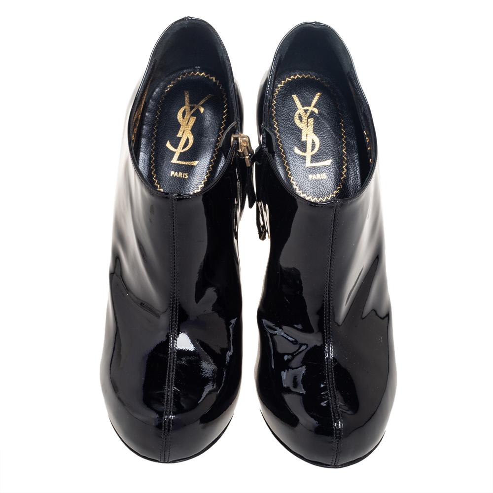 Contemporary and stylish, these booties from the House of Yves Saint Laurent will add a classy edge to your outfit. They have been created using black patent leather on the exterior. They flaunt covered toes, 12 cm heels, and zipper closure. These