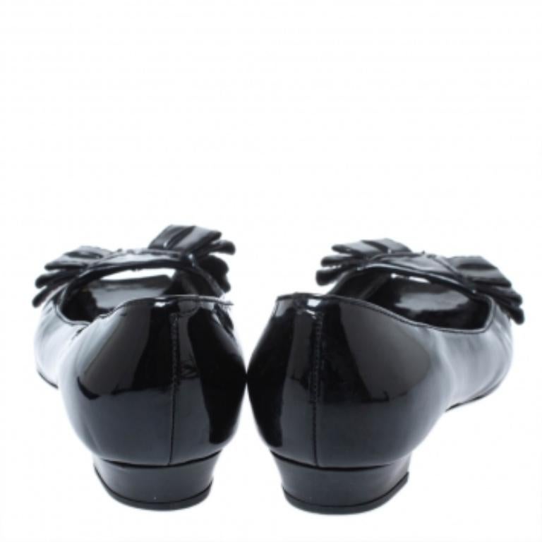 Yves Saint Laurent Black Patent Leather Bow Peep Toe Ballet Flat Size 35 In Fair Condition For Sale In Dubai, Al Qouz 2