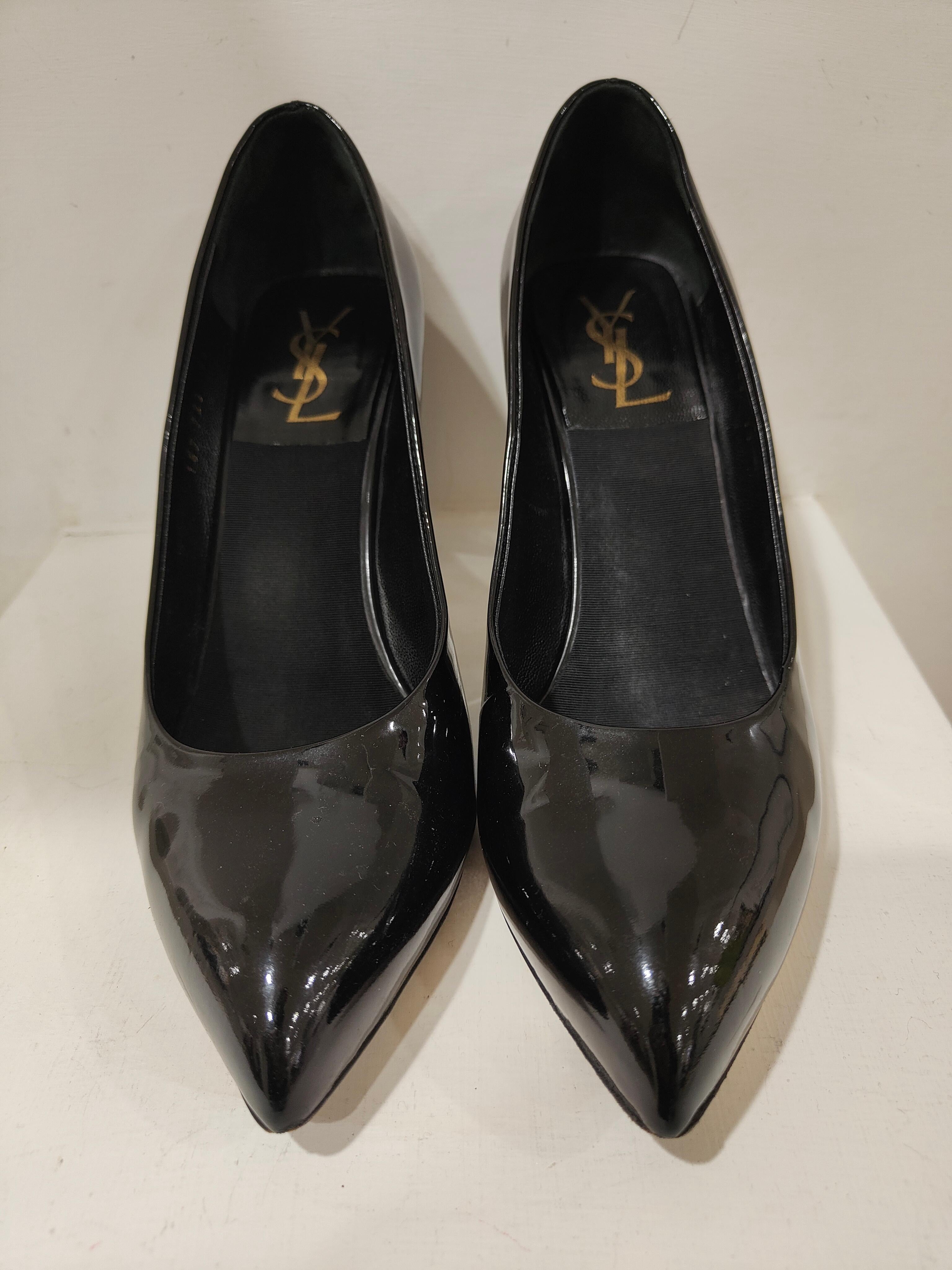 Yves Saint Laurent black patent leather decollete For Sale at 1stDibs