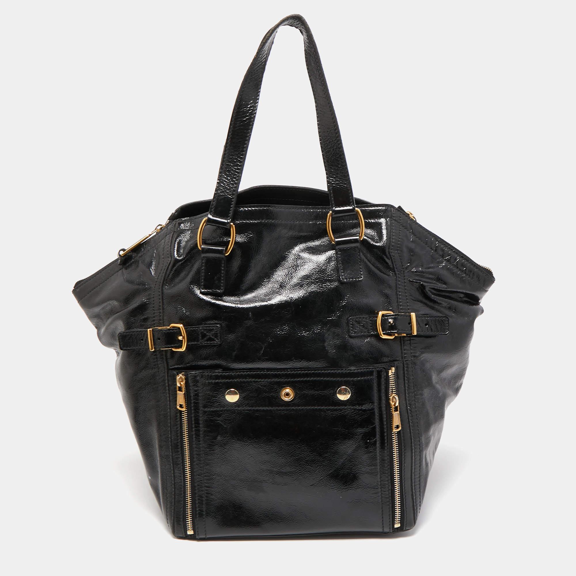 Carry everything you need in style thanks to this YSL black tote. Crafted from the best materials, this is an accessory that promises enduring style and usage.

