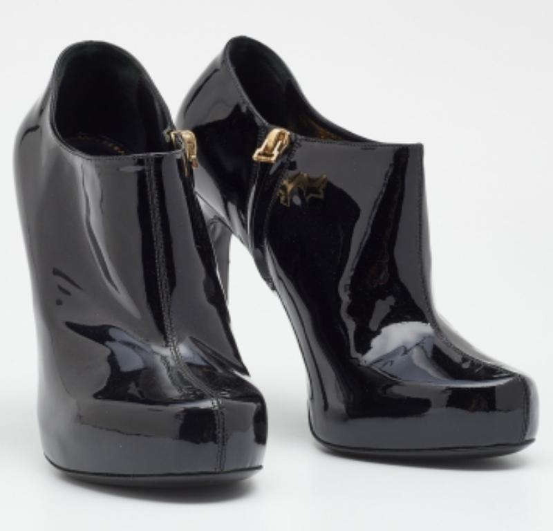 Yves Saint Laurent - Bottines à plateforme en cuir verni noir - Taille 38,5 Bon état - En vente à Dubai, Al Qouz 2