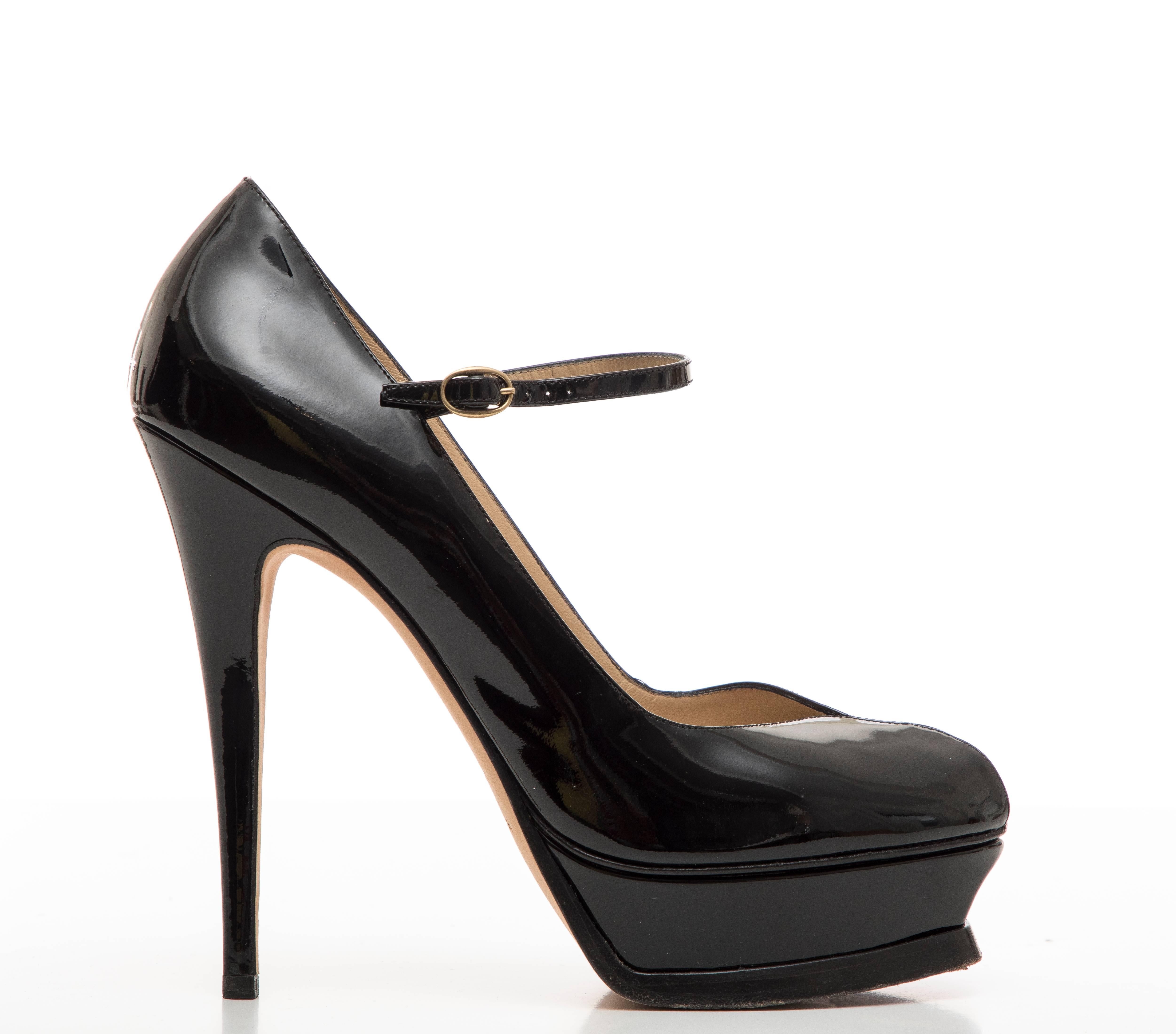 Yves Saint Laurent  black patent leather platform pumps.

IT. 41, US. 11