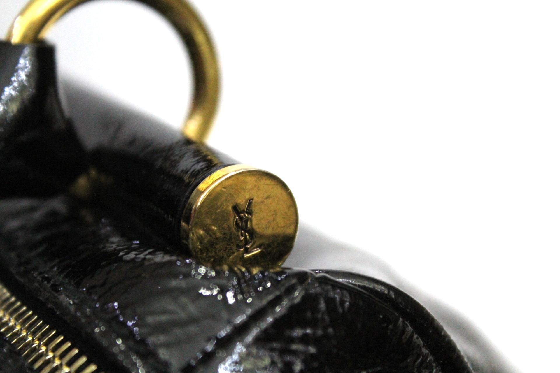 Yves Saint Laurent Black Patent Leather Shoulder Bag In Good Condition In Torre Del Greco, IT