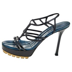 Yves Saint Laurent Schwarze Riemchen-Plateausandalen aus Lackleder Größe 36,5