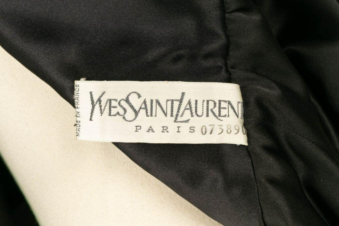 Robe haute couture Yves Saint Laurent noire en popeline à manches longues en vente 2