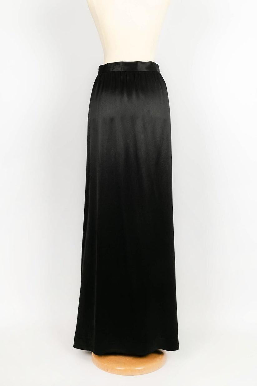 Yves Saint Laurent Black Satin Skirt In Excellent Condition For Sale In SAINT-OUEN-SUR-SEINE, FR