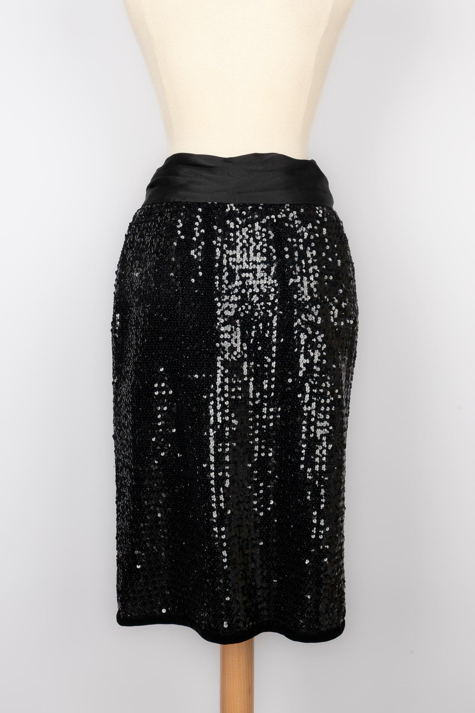 Yves Saint Laurent Black Sequin Sort Skirt In Excellent Condition For Sale In SAINT-OUEN-SUR-SEINE, FR