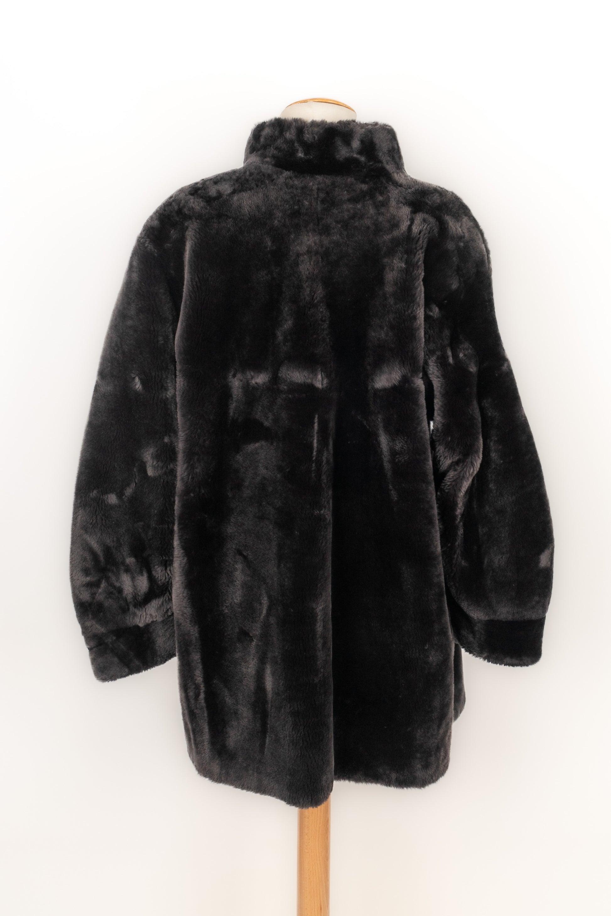 Yves Saint Laurent Black Sheepskin Fur Coat In Excellent Condition For Sale In SAINT-OUEN-SUR-SEINE, FR