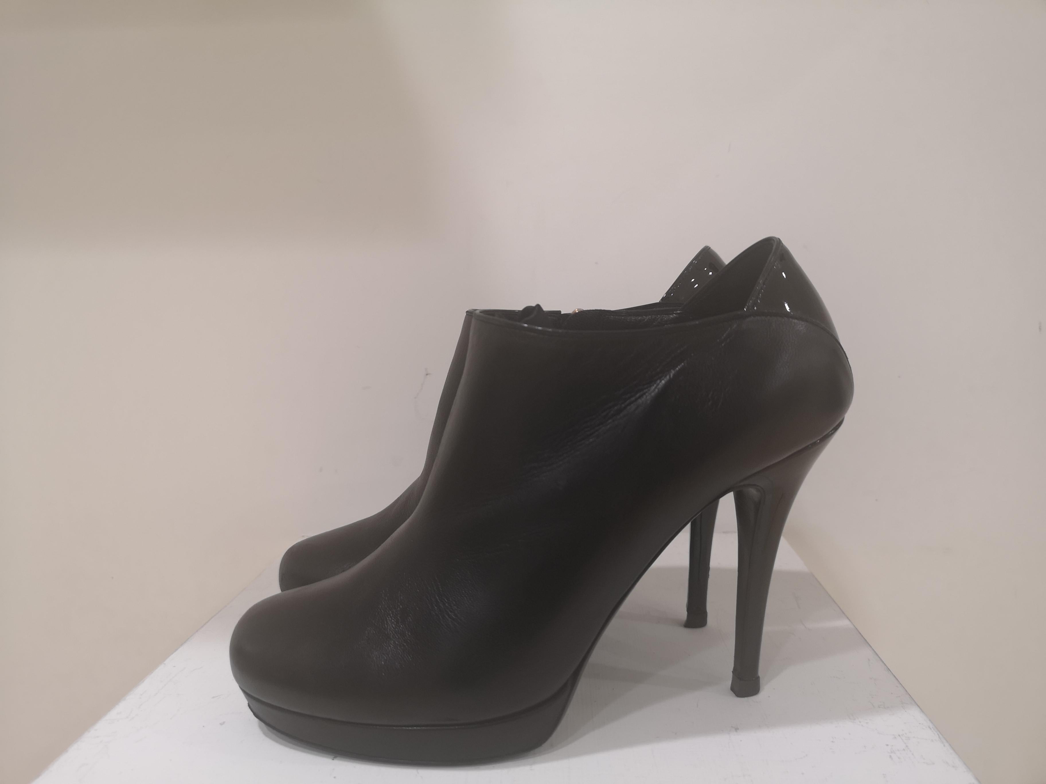 Yves Saint Laurent Black Shoes In Good Condition For Sale In Capri, IT