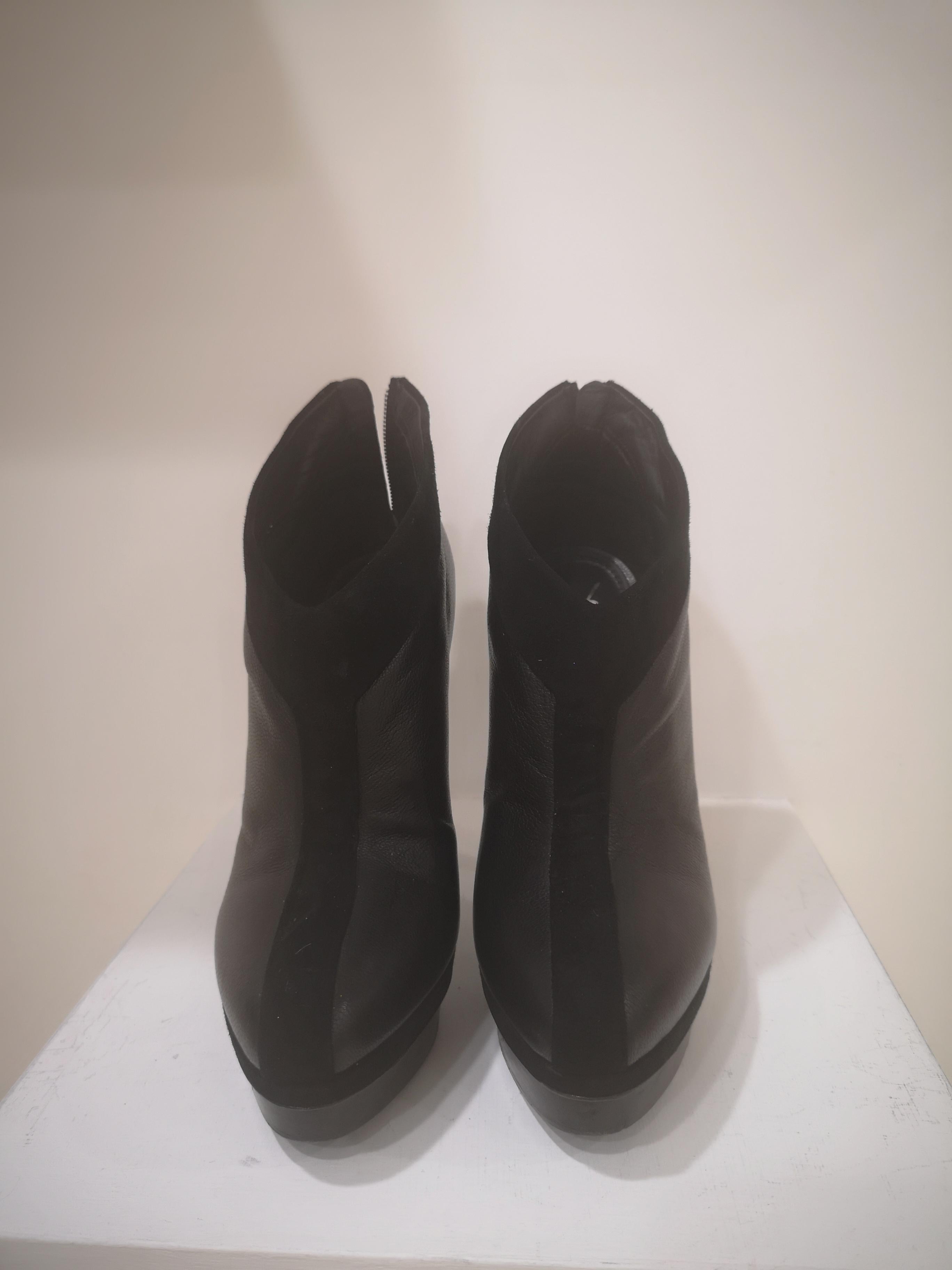 Yves Saint Laurent Black shoes In Good Condition For Sale In Capri, IT