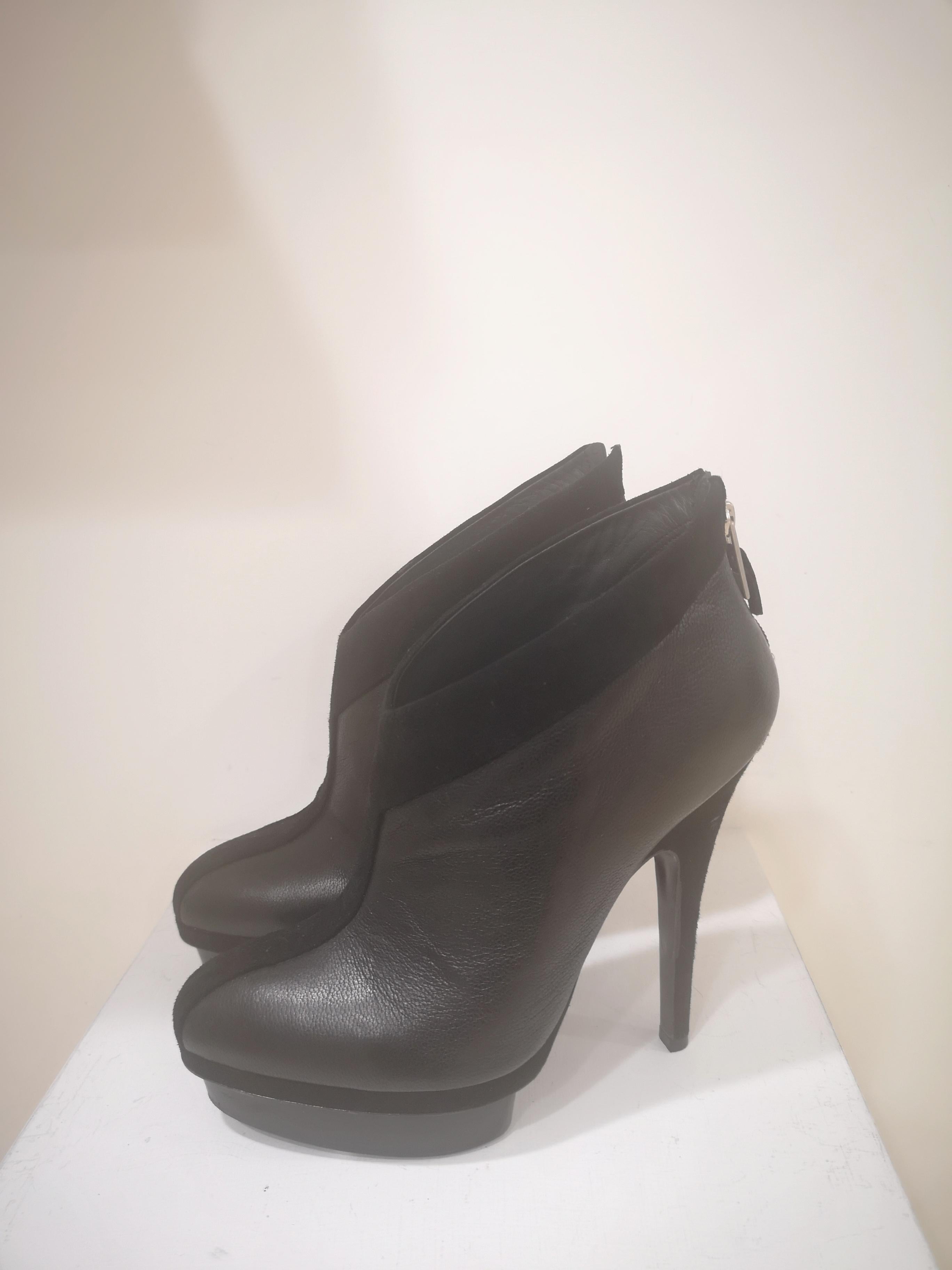 Yves Saint Laurent Black shoes For Sale 2