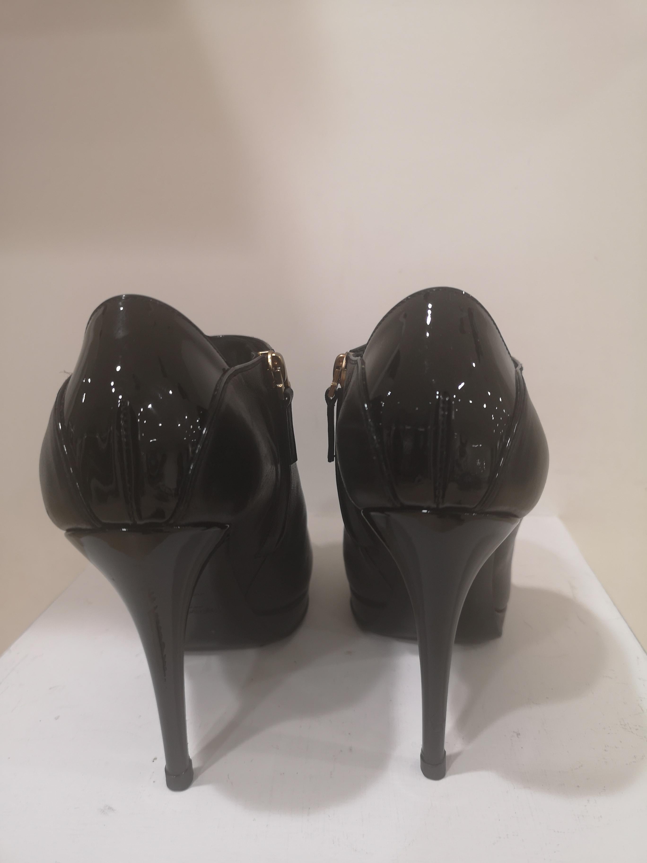 Yves Saint Laurent Black Shoes For Sale 3