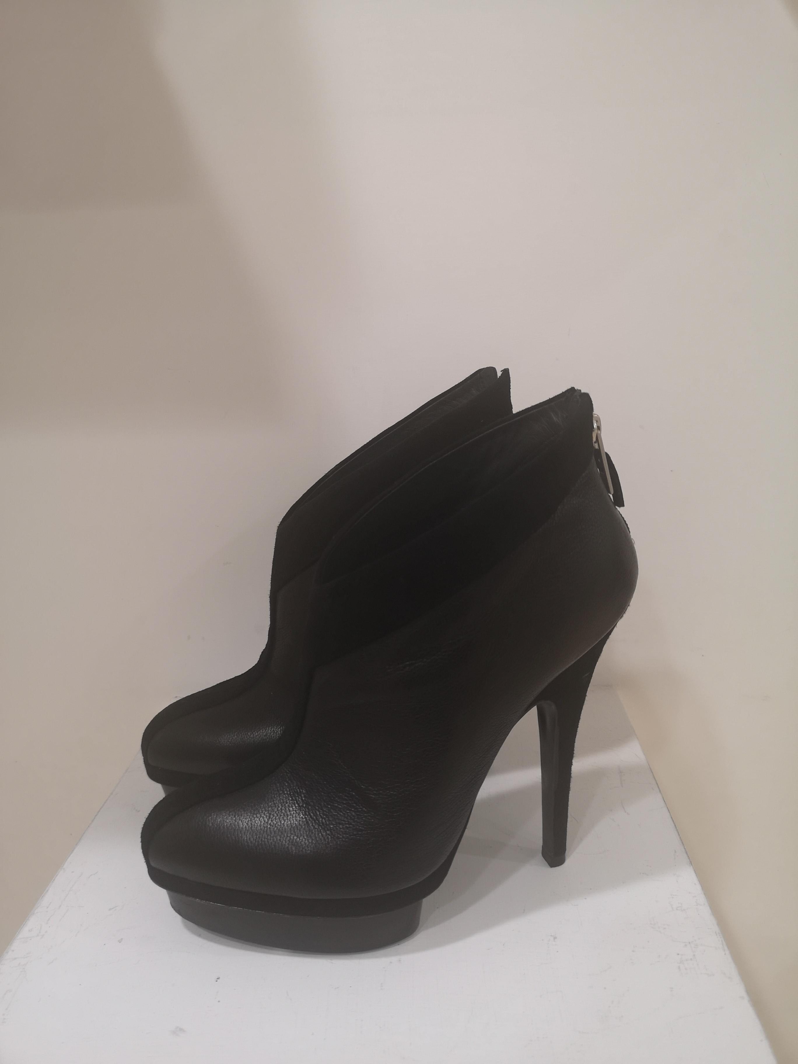 Yves Saint Laurent Black shoes For Sale 3
