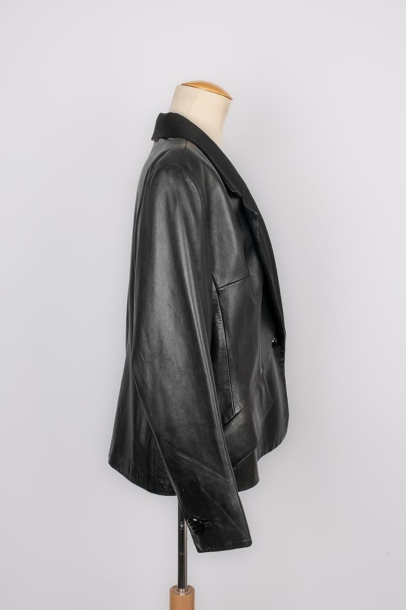 Yves Saint Laurent - (Made in France) Black silk and leather jacket. No size indicated, it fits a 36FR/38FR.

Additional information:
Condition: Good condition
Dimensions: Shoulder width: 43 cm - Chest: 52 cm - Sleeve length: 59 cm - Length: 59