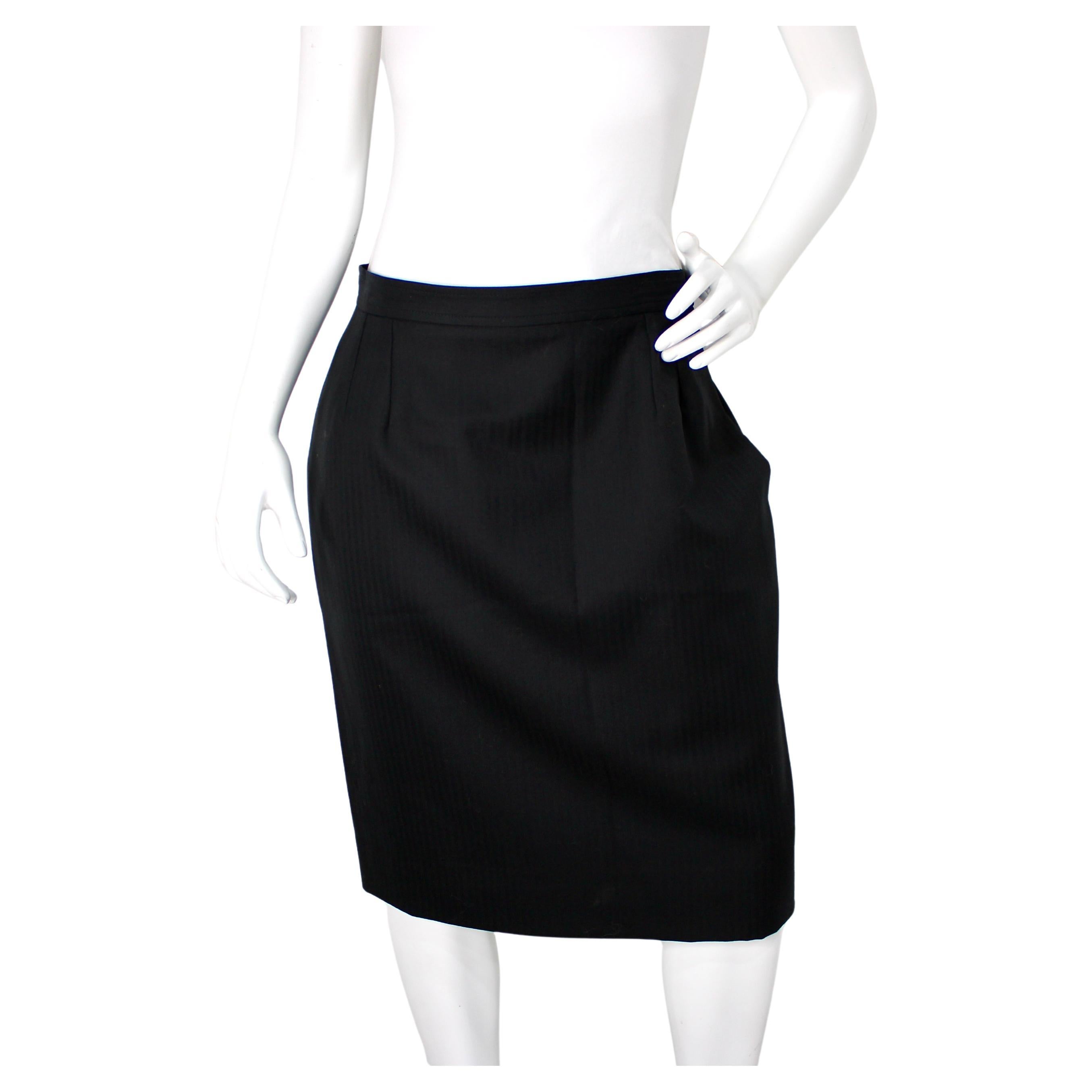 Jupe taille haute en laine rayée noire Yves Saint Laurent circa 1980