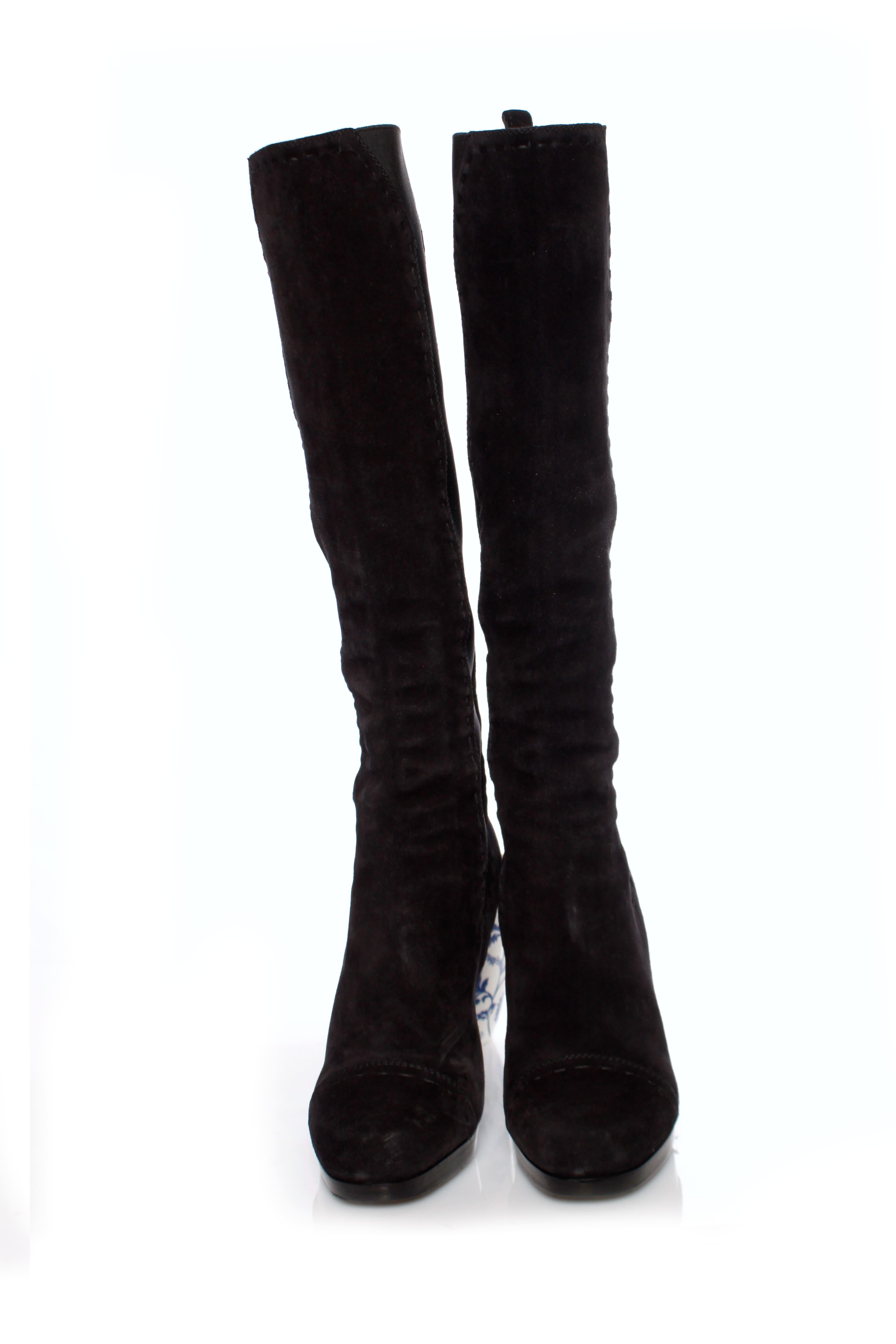 Yves Saint Laurent, bottes en daim noir. Pour femmes en vente