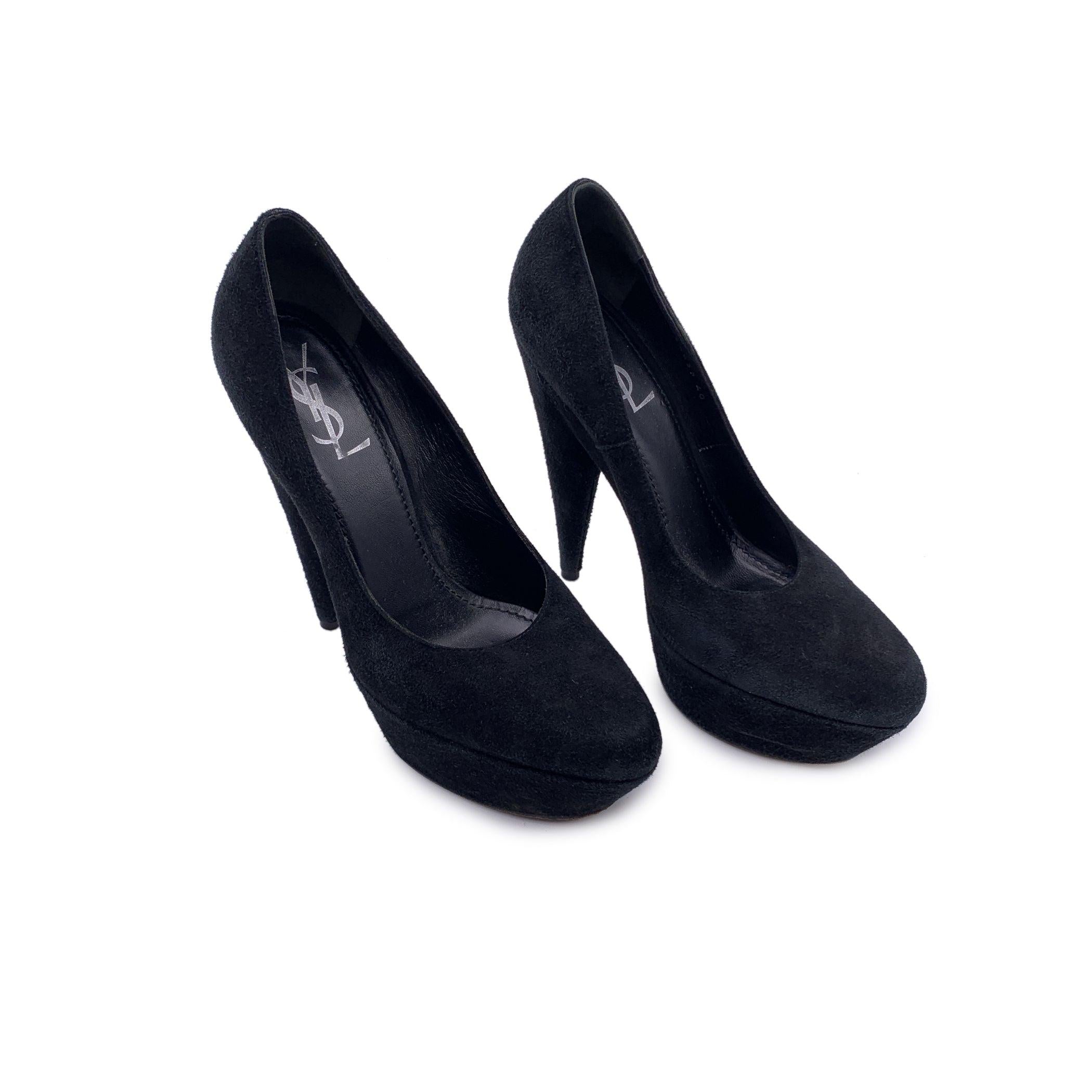 Yves Saint Laurent Schwarze Wildleder Plateau Pumps mit geschlossener Zehe und Absatz 40 im Zustand „Gut“ in Rome, Rome