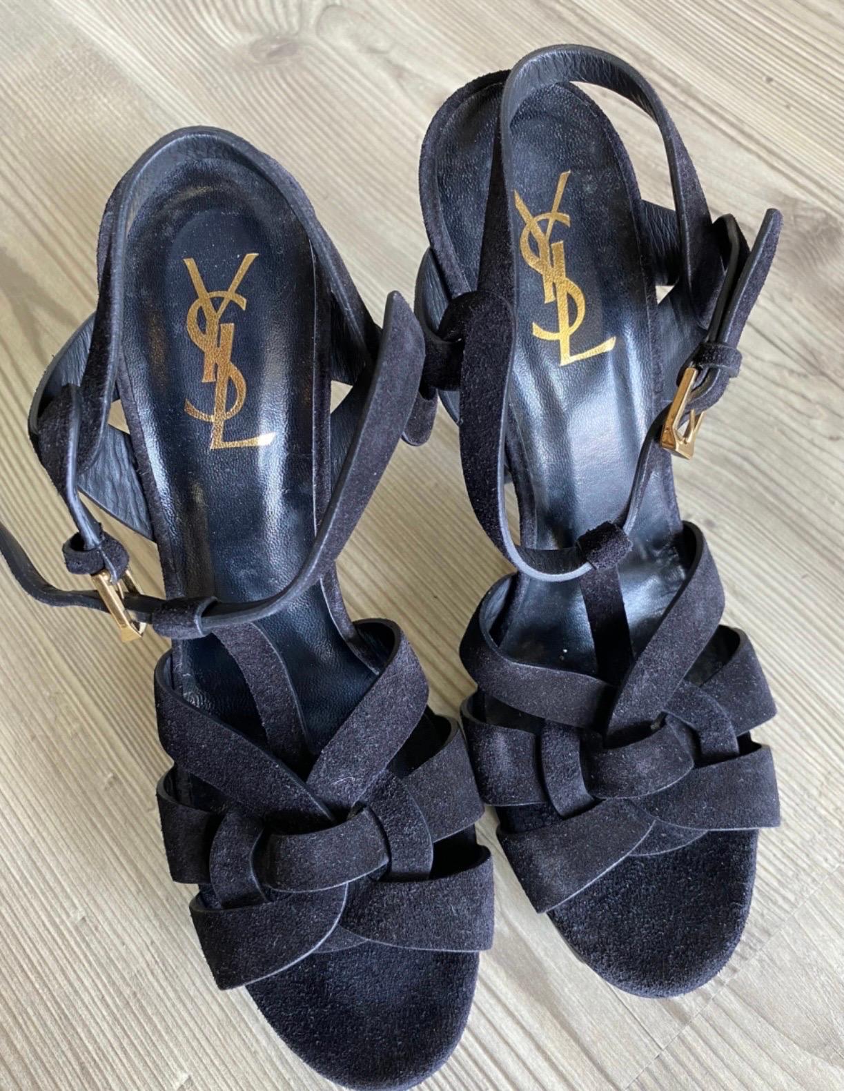 YSL Tribute sandals in black suede, size 39.5 with platform. measurements: 14 cm heel, 3 cm wedge, 26 cm insole, never used but there is a small mark on the heel, as shown in the photograph. Good general conditions.