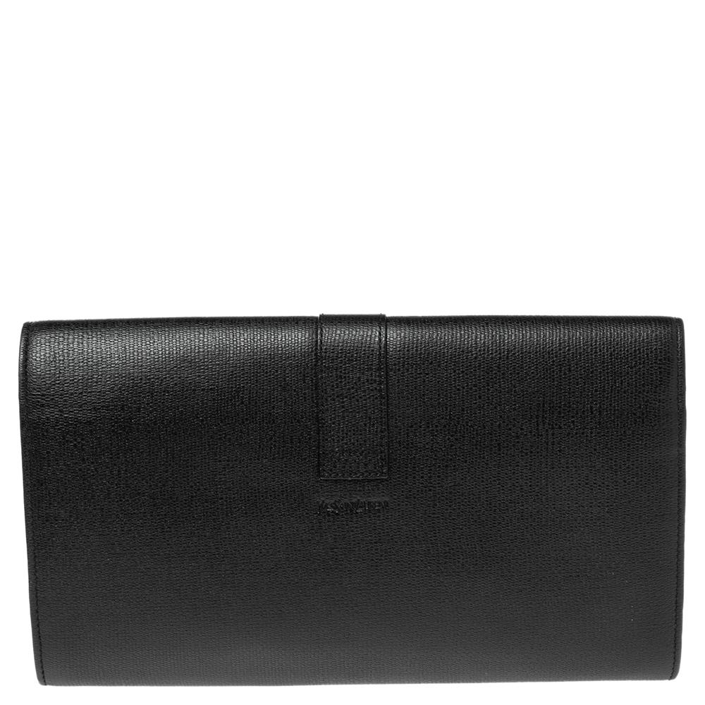 The Document clutch by Yves Saint Laurent is a creation that is not only stylish but also exceptionally well-made. It is a design that is simple and sophisticated, just right for the woman who embodies class in a modern way. Meticulously crafted