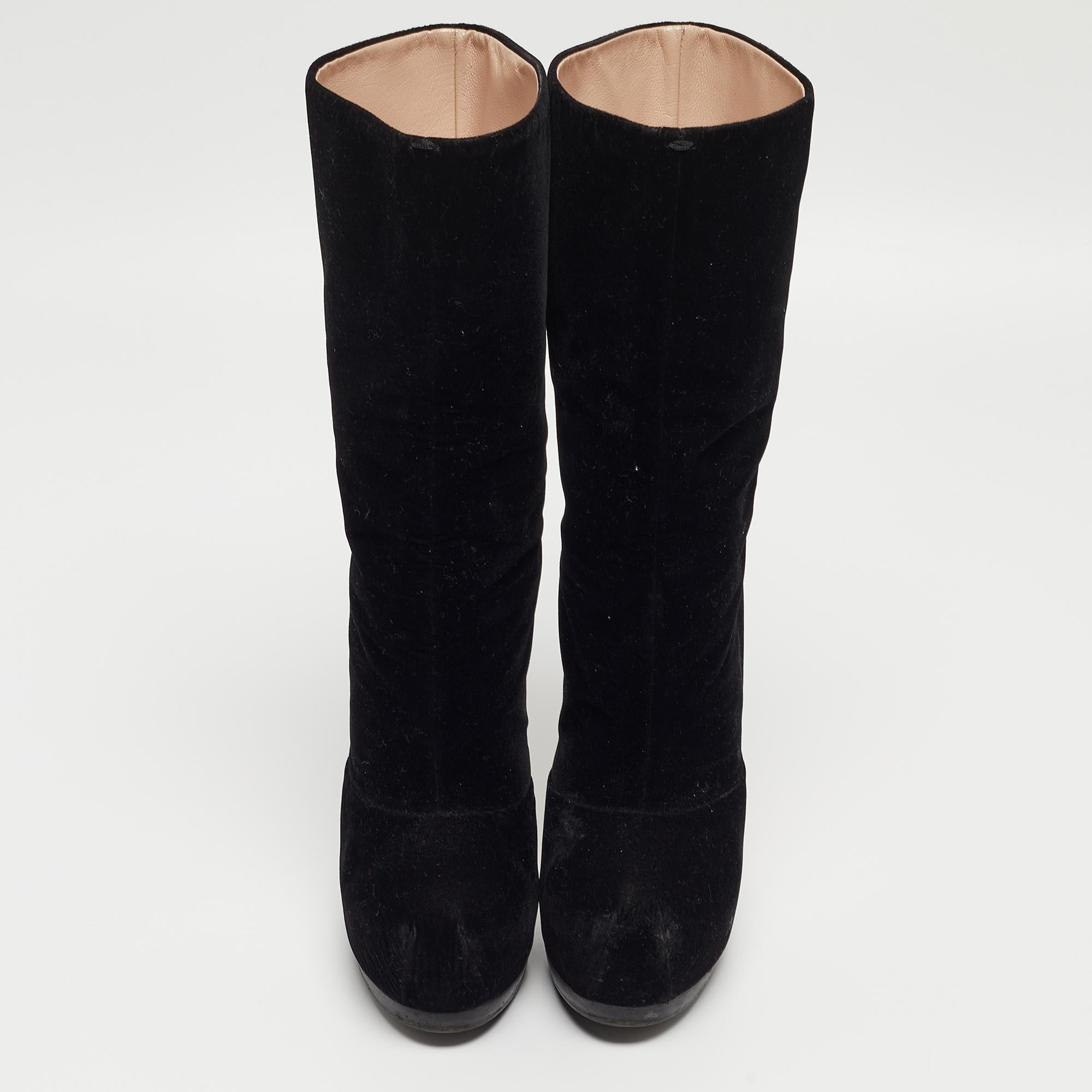 Yves Saint Laurent Black Velvet Ankle Boots Size 36 In Fair Condition For Sale In Dubai, Al Qouz 2