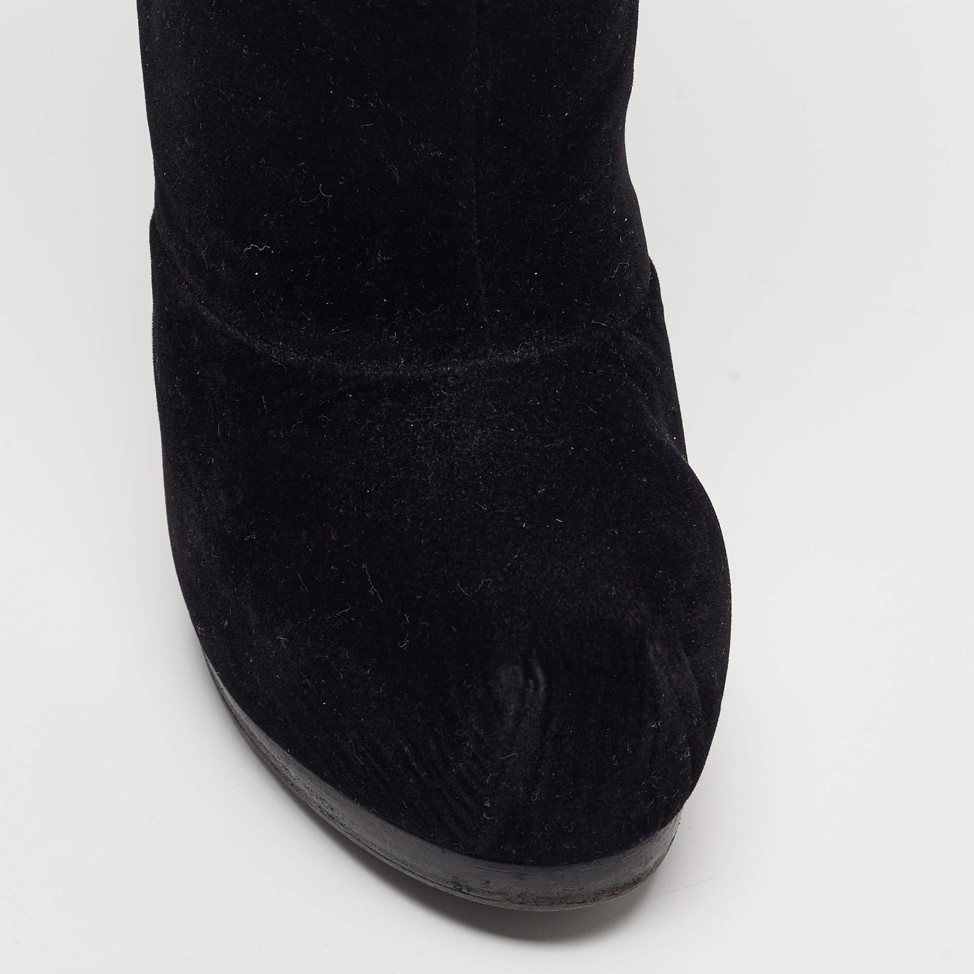 Yves Saint Laurent Black Velvet Ankle Boots Size 36 In Fair Condition In Dubai, Al Qouz 2