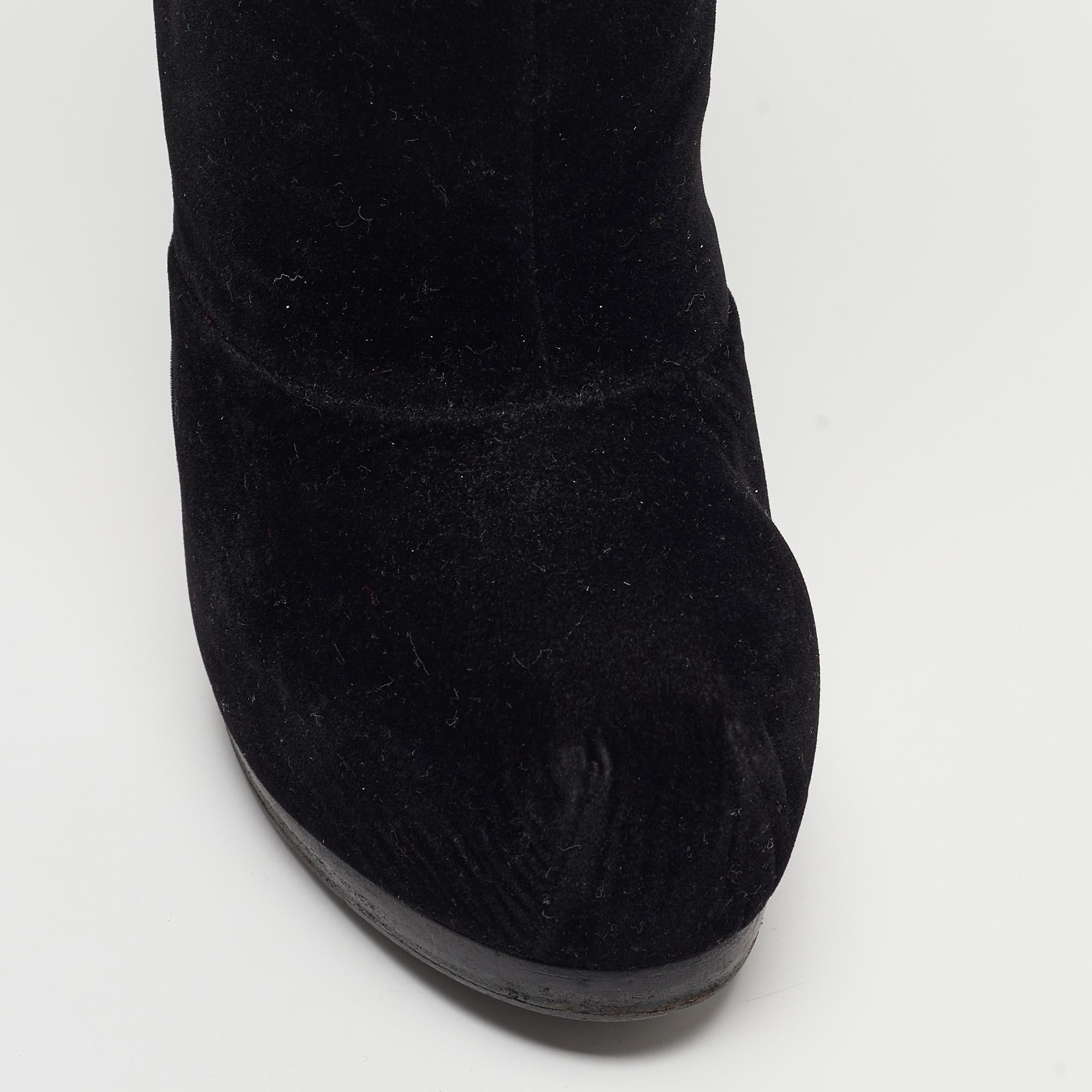 Yves Saint Laurent Black Velvet Ankle Boots Size 36 For Sale 1