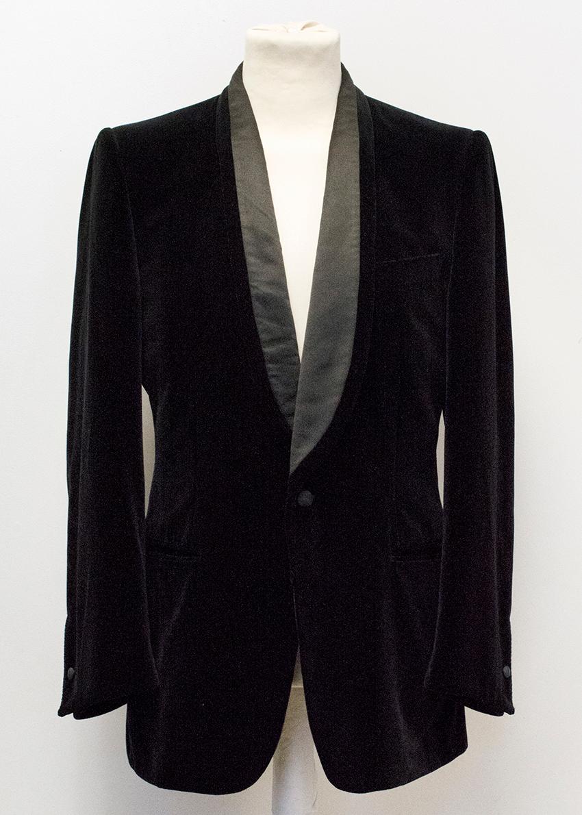 Yves Saint Laurent black velvet blazer. 

Features contrasting silk lapels, with a single button fastening. 
Has interior and exterior pockets. 
'YSL' embroidered on interior.

76% Cotton/ 24% Silk

Size IT 52R 
Approx. 
Length: 85cm 
Chest: 44cm