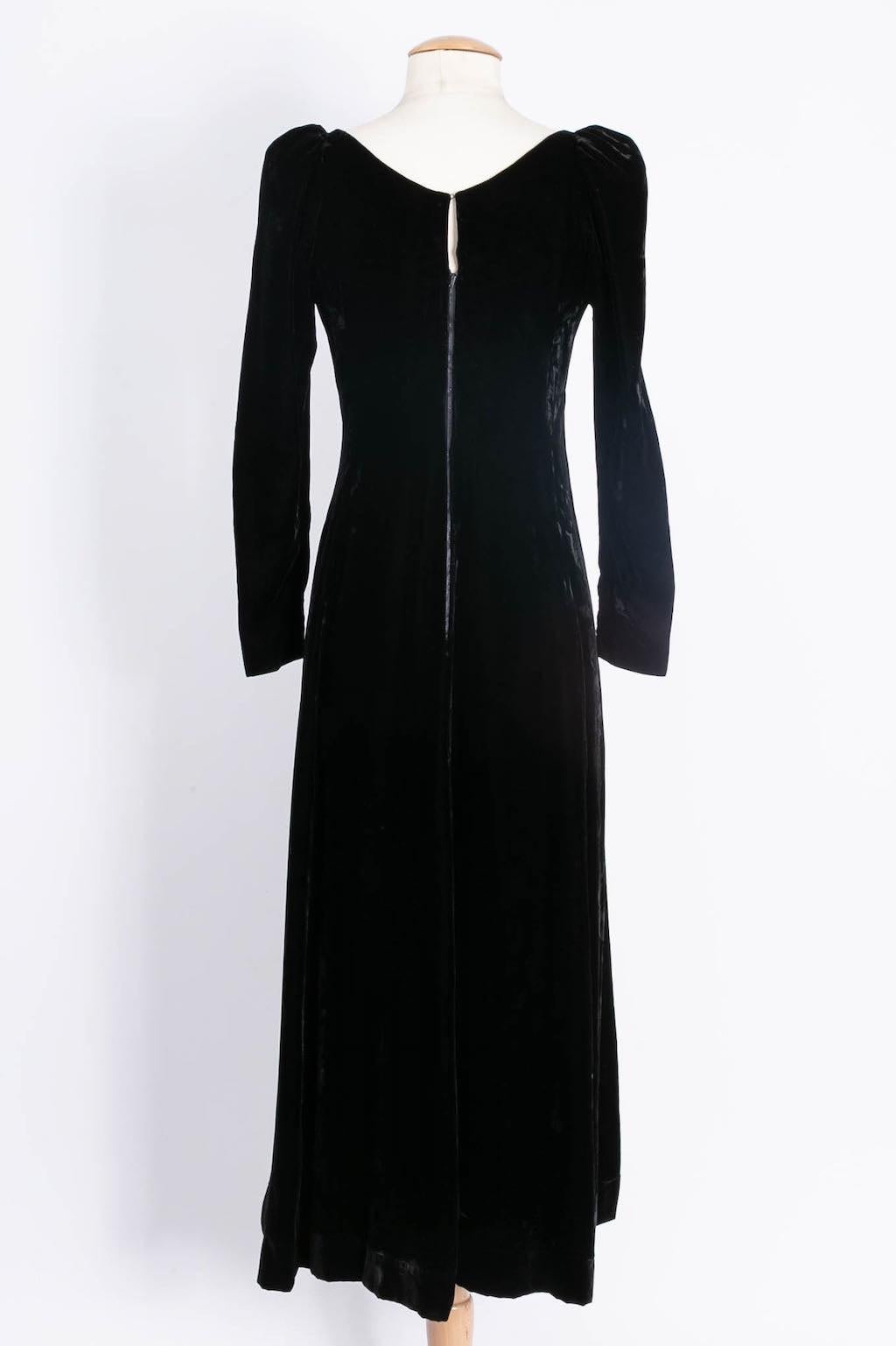 Yves Saint Laurent Black Velvet Embellished with Flowers Dress In Excellent Condition In SAINT-OUEN-SUR-SEINE, FR