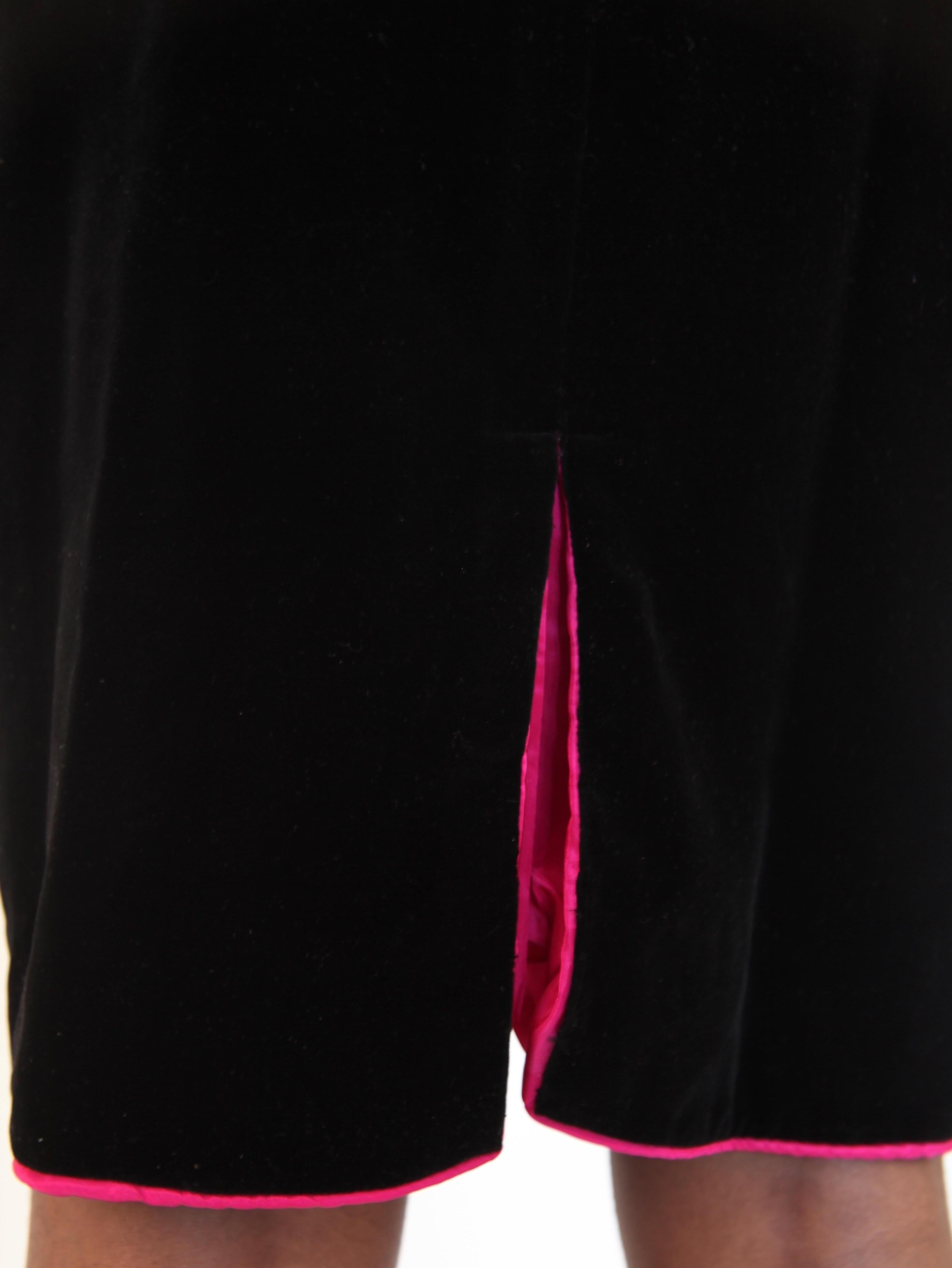 Robe de soirée Yves Saint Laurent en velours noir à manches en taffetas fuchsia (années 1980) en vente 7