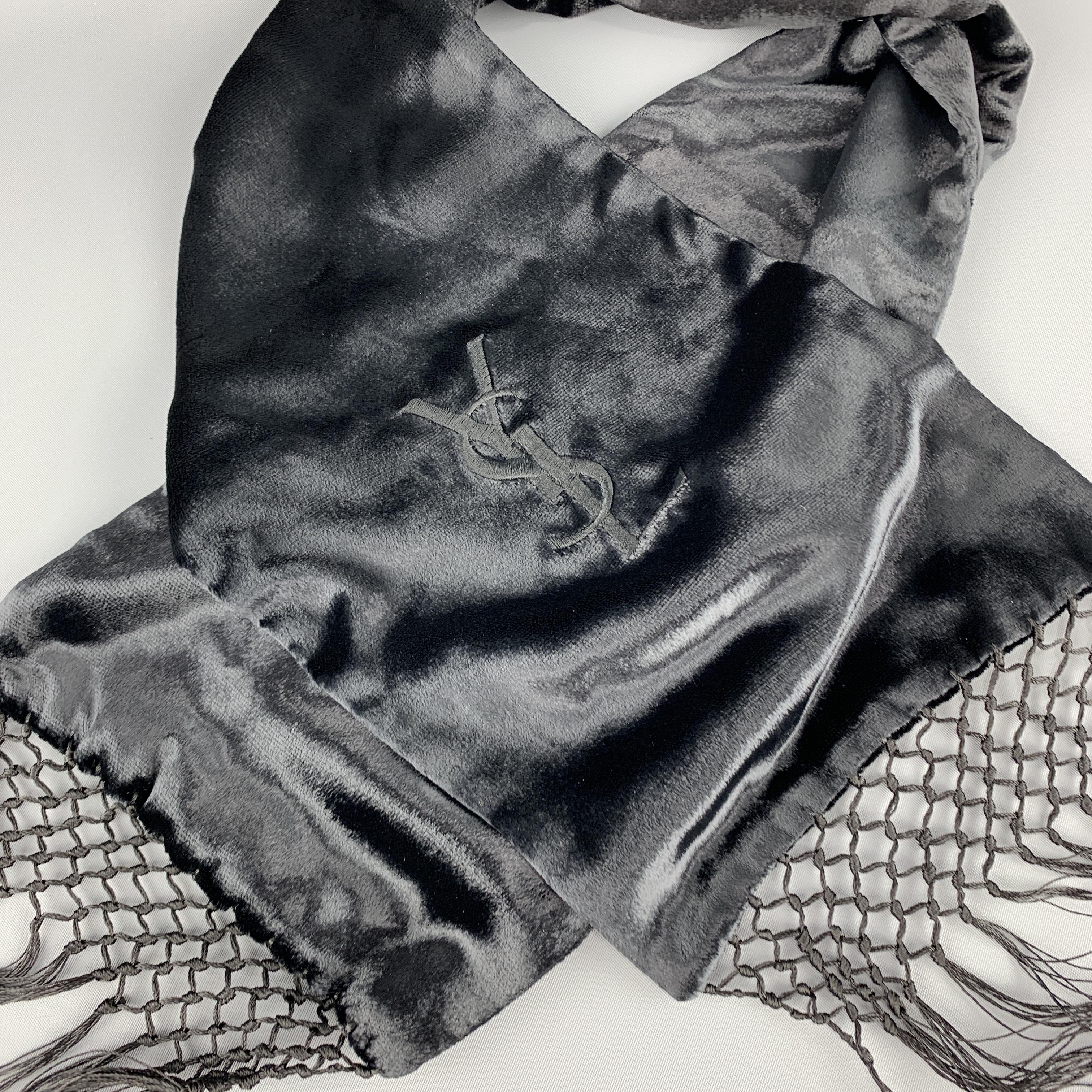 Archive YVES SAINT LAURENT neck scarf comes in black velvet with an embroidered YSL logo and long braided fringe trim. Made in Italy.
 
New with Tags.
 
Length: 37 in.
Width: 7 in.
Fringe: 13 in.