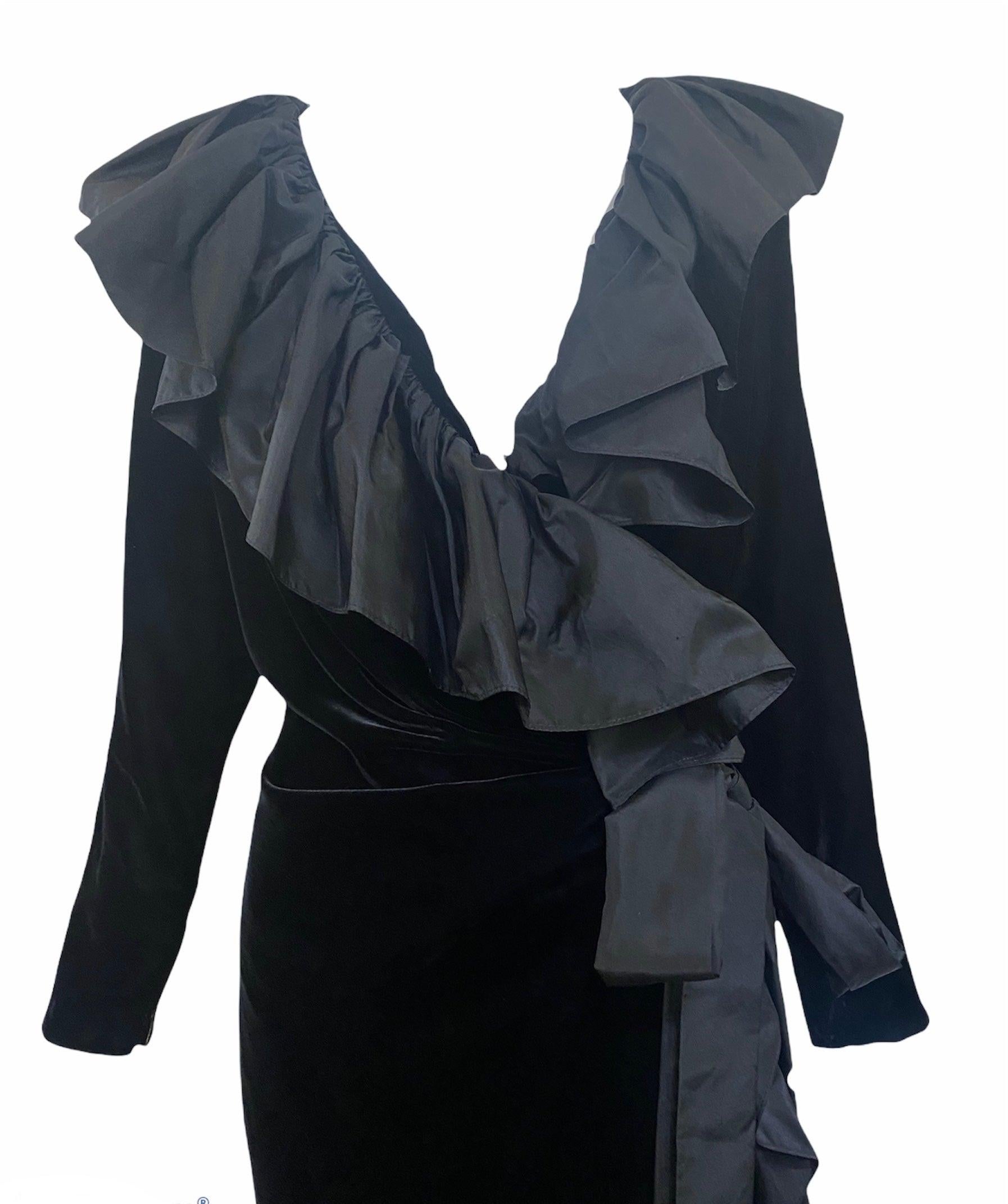 Yves Saint Laurent Schwarzes Samtkleid mit Rüschenbesatz aus Taft, 1980er Jahre im Zustand „Hervorragend“ im Angebot in Los Angeles, CA