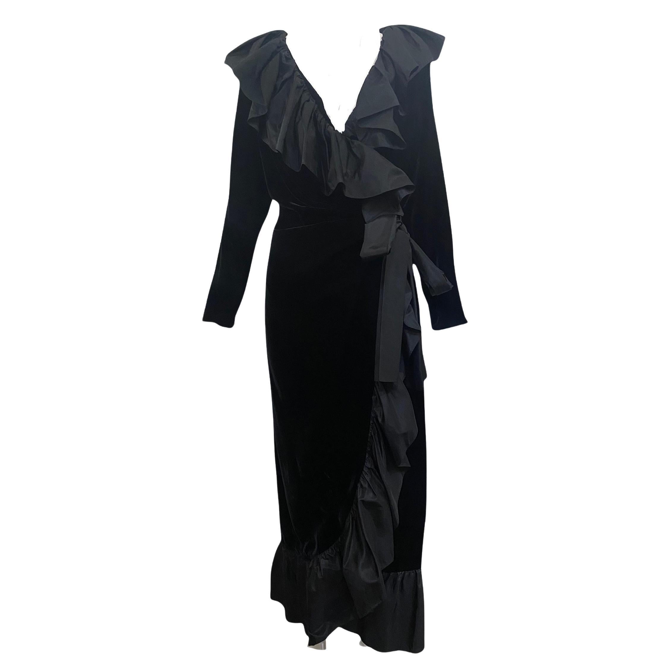 Yves Saint Laurent Schwarzes Samtkleid mit Rüschenbesatz aus Taft, 1980er Jahre im Angebot