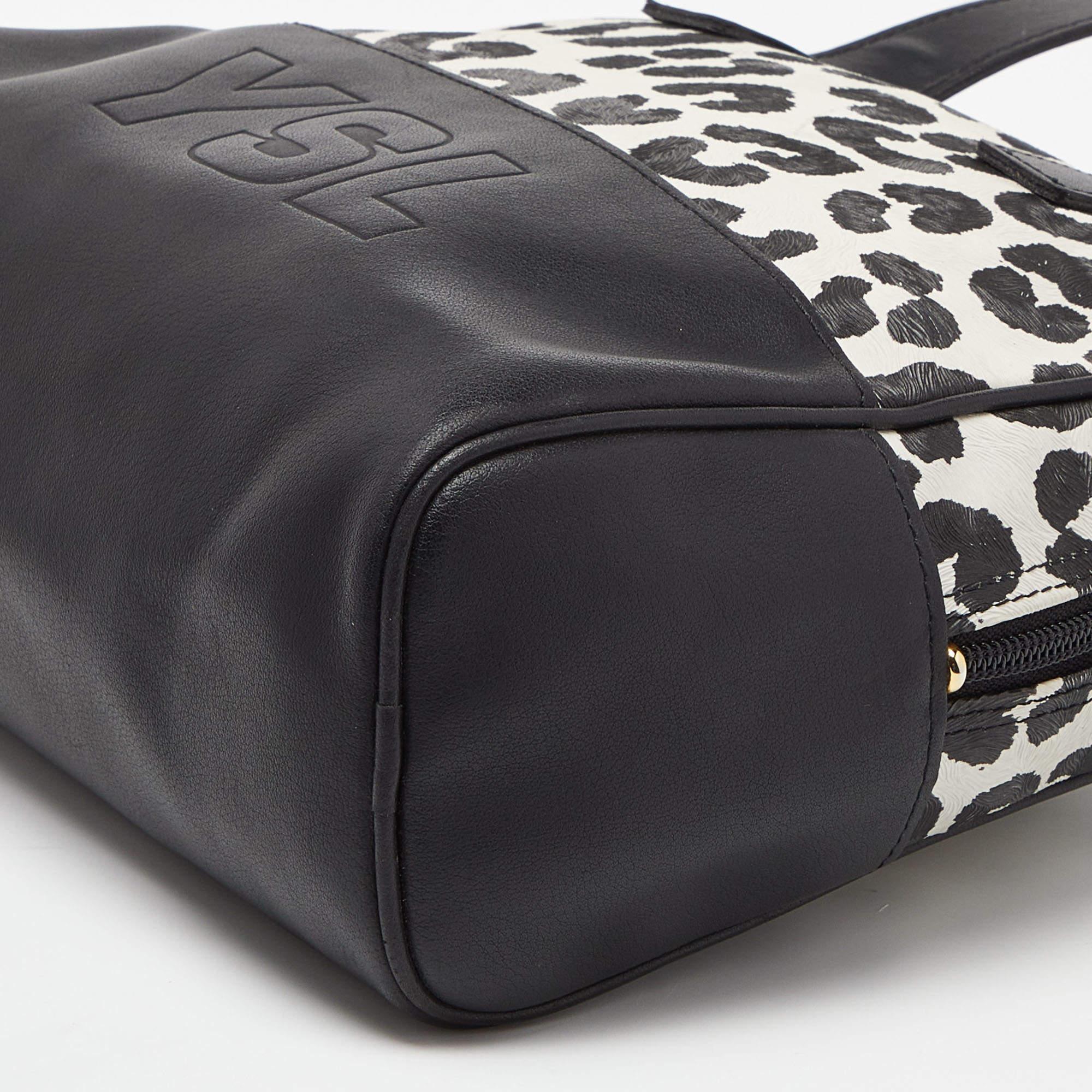 Yves Saint Laurent Schwarze/Weiße Schultertasche aus beschichtetem Segeltuch und Leder mit Leopardenmuster im Angebot 3