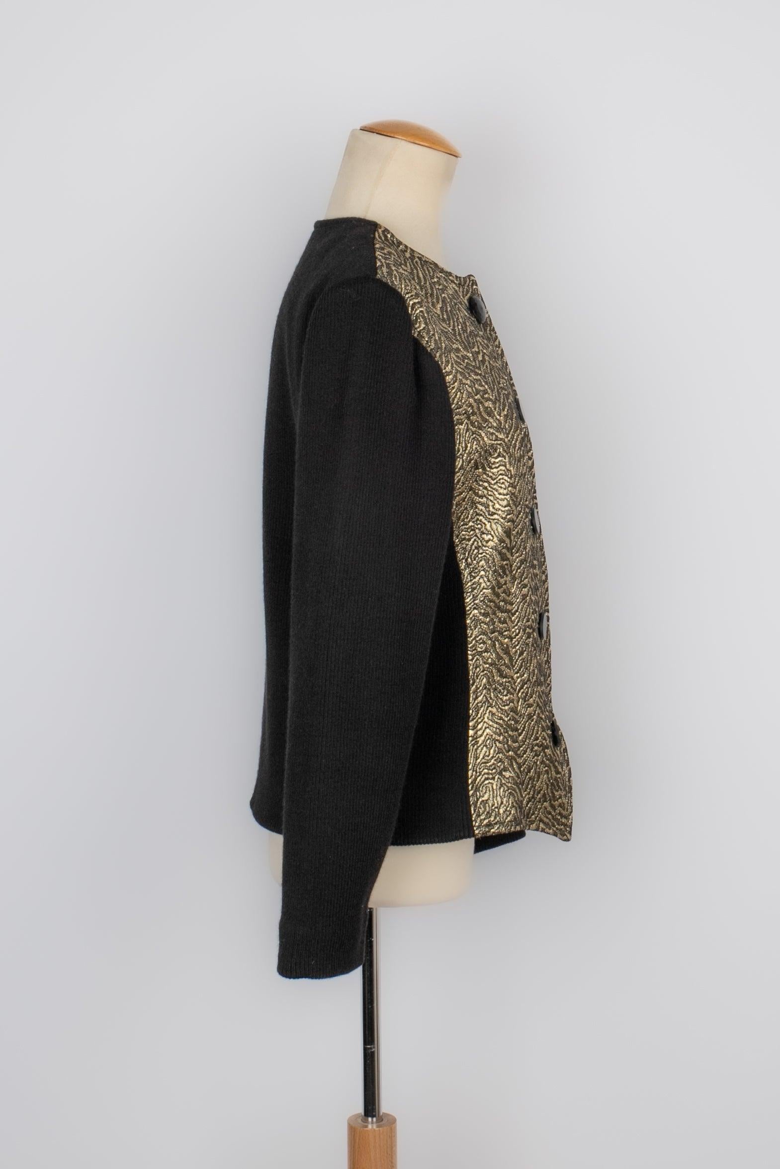 Yves Saint Laurent - (Made in France) Schwarze Jacke aus Wolle und goldenem Lurex aus den 1980er Jahren. Größe und Zusammensetzung Label fehlt, ist es für eine 38FR geeignet. Kollektion Herbst/Winter 1986.

Zusätzliche Informationen:
Zustand: Sehr