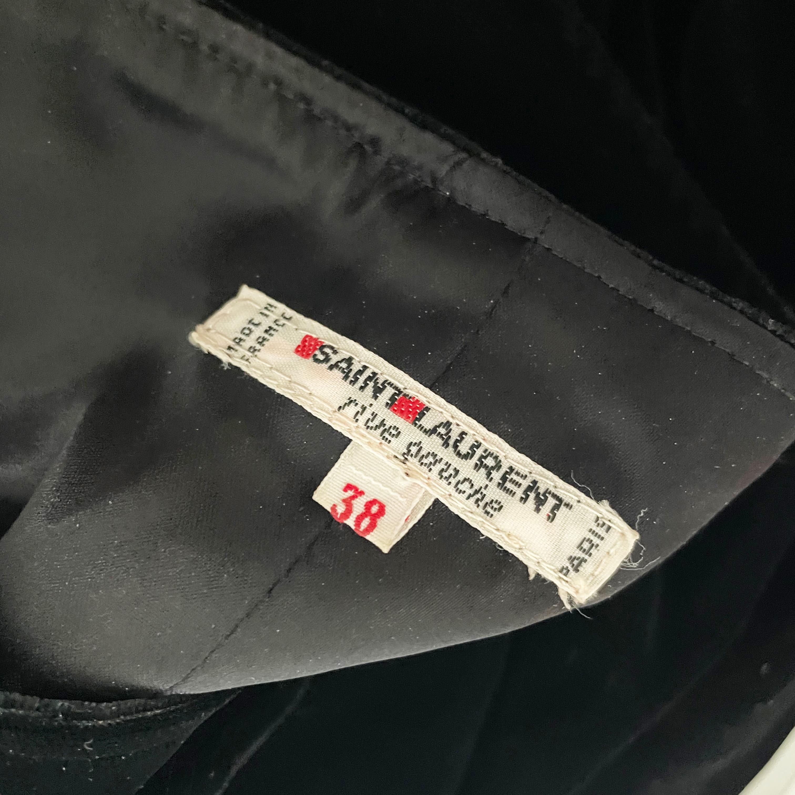Yves Saint Laurent Camicetta con maniche a sbuffo in velluto nero formale vintage 38 in vendita 7