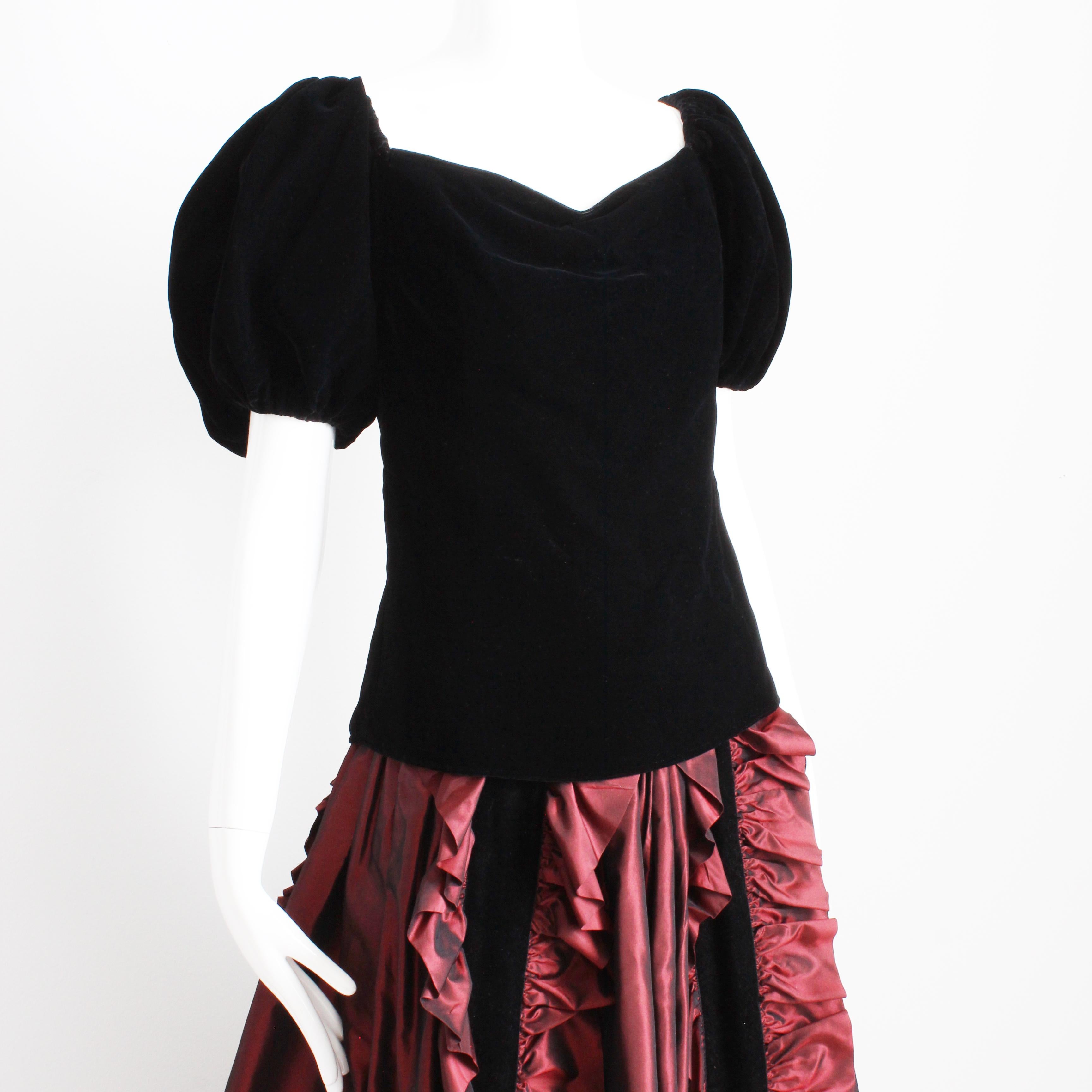 Nero Yves Saint Laurent Camicetta con maniche a sbuffo in velluto nero formale vintage 38 in vendita