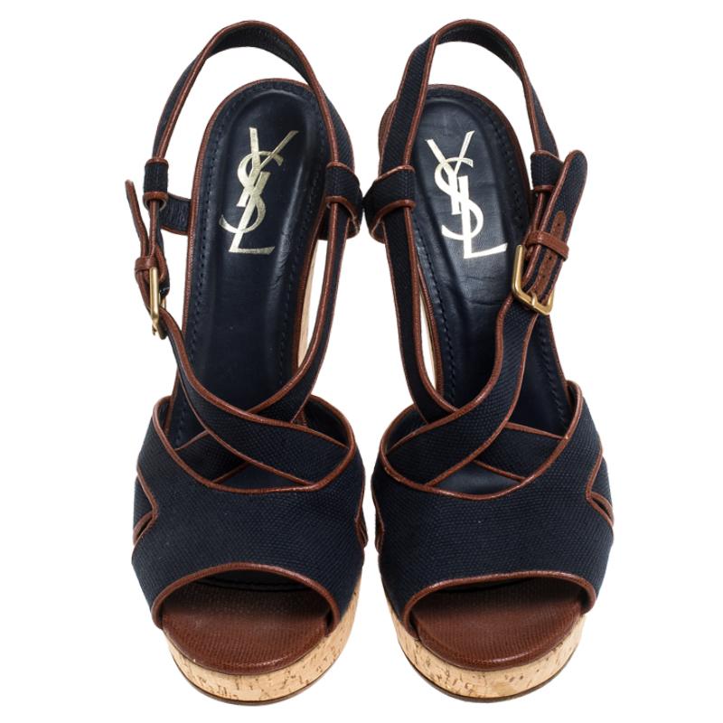 You'll love to flaunt these fabulous Deauville sandals from Yves Saint Laurent! The blue sandals are crafted from canvas and leather into an open toe silhouette. They flaunt vamp straps that run to the top and form buckled ankle straps. Comfortable