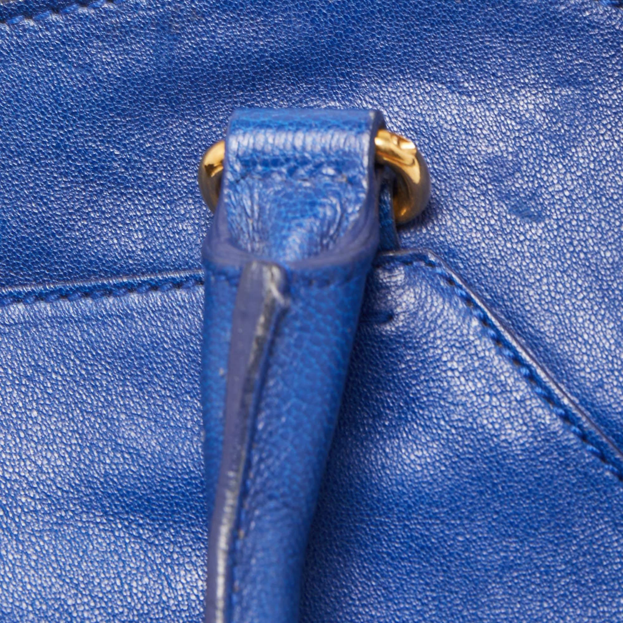 Yves Saint Laurent Cabas Chyc Fourre-tout moyen en cuir bleu 8