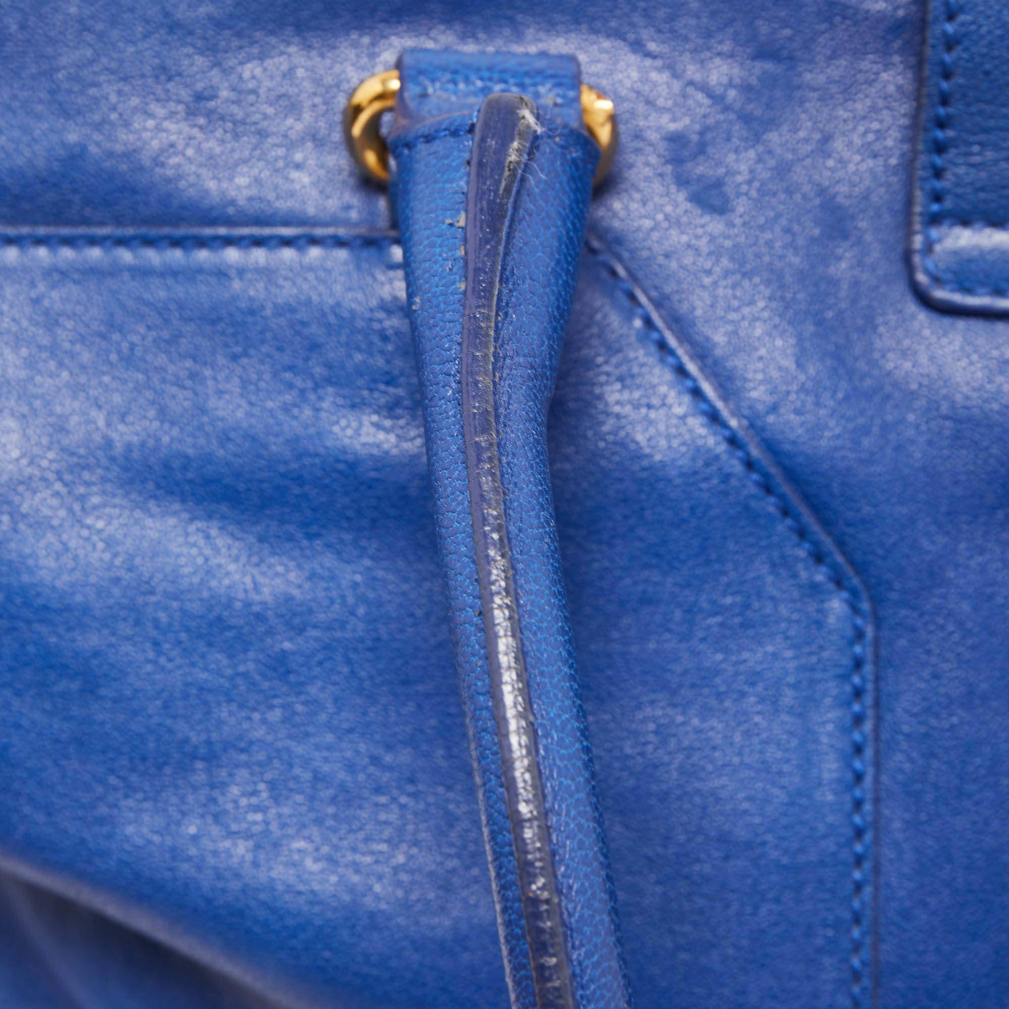 Yves Saint Laurent Cabas Chyc Fourre-tout moyen en cuir bleu 9