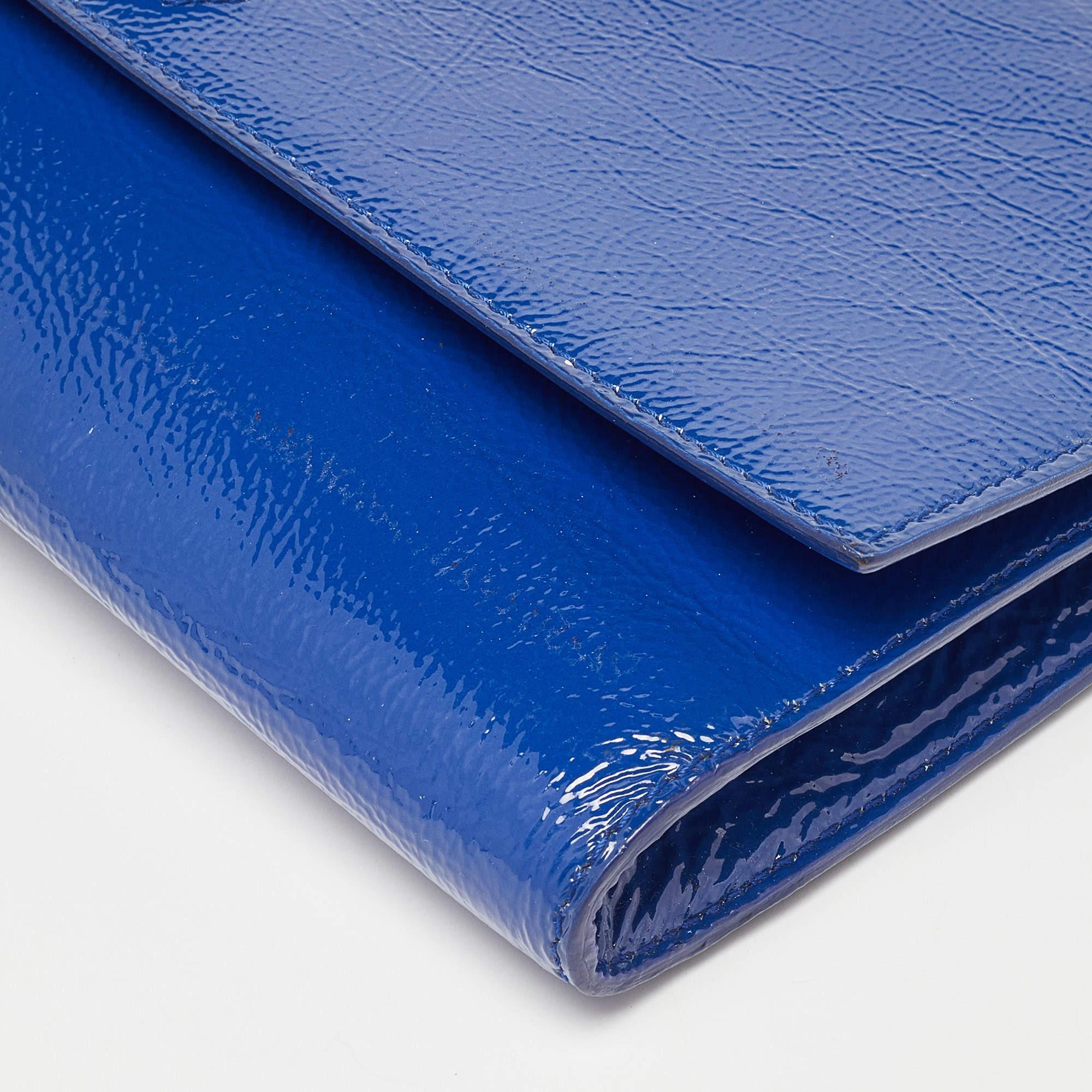 Yves Saint Laurent Blue Patent Leather Belle De Jour Flap Clutch In Good Condition In Dubai, Al Qouz 2