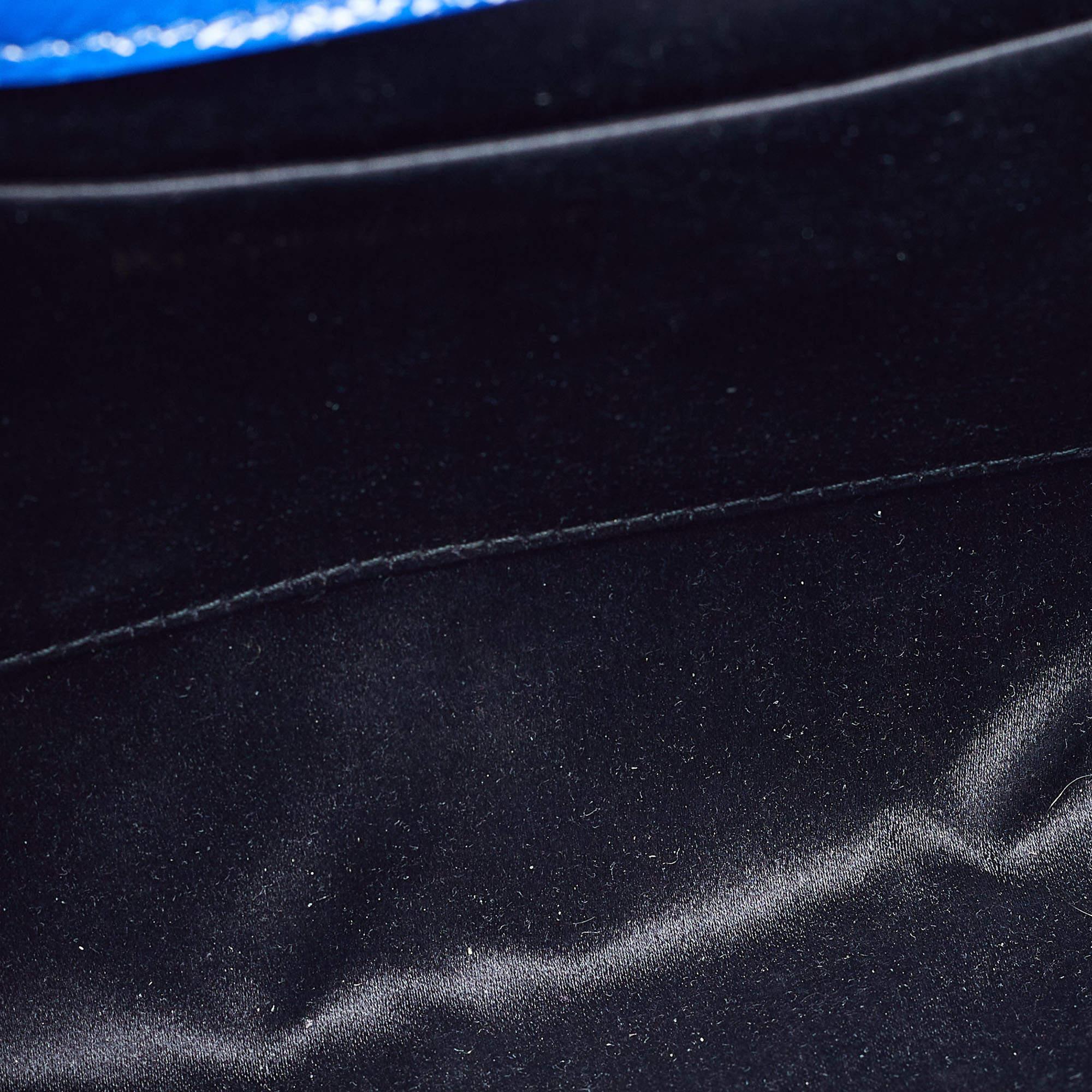 Yves Saint Laurent Blue Patent Leather Belle De Jour Flap Clutch In Good Condition For Sale In Dubai, Al Qouz 2