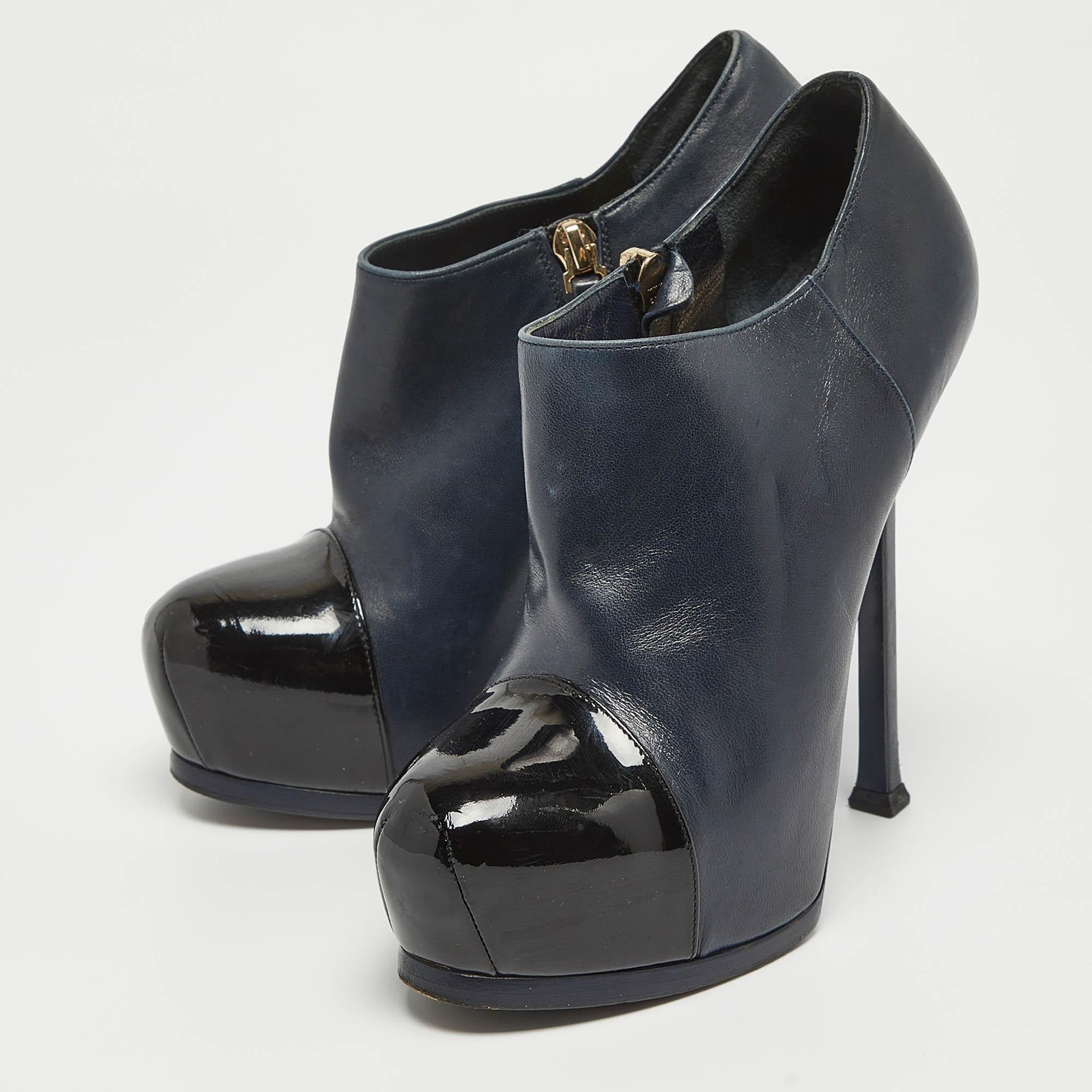 Profitez des journées les plus branchées avec ces bottines élégantes. D'une conception et d'une fabrication modernes, ils sont conçus pour vous offrir confort et élégance.