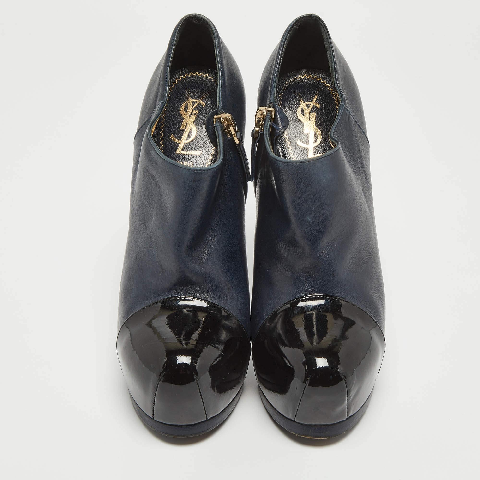 Noir Yves Saint Laurent - Bottines à plateforme Tribute en cuir verni bleu, taille 36 en vente