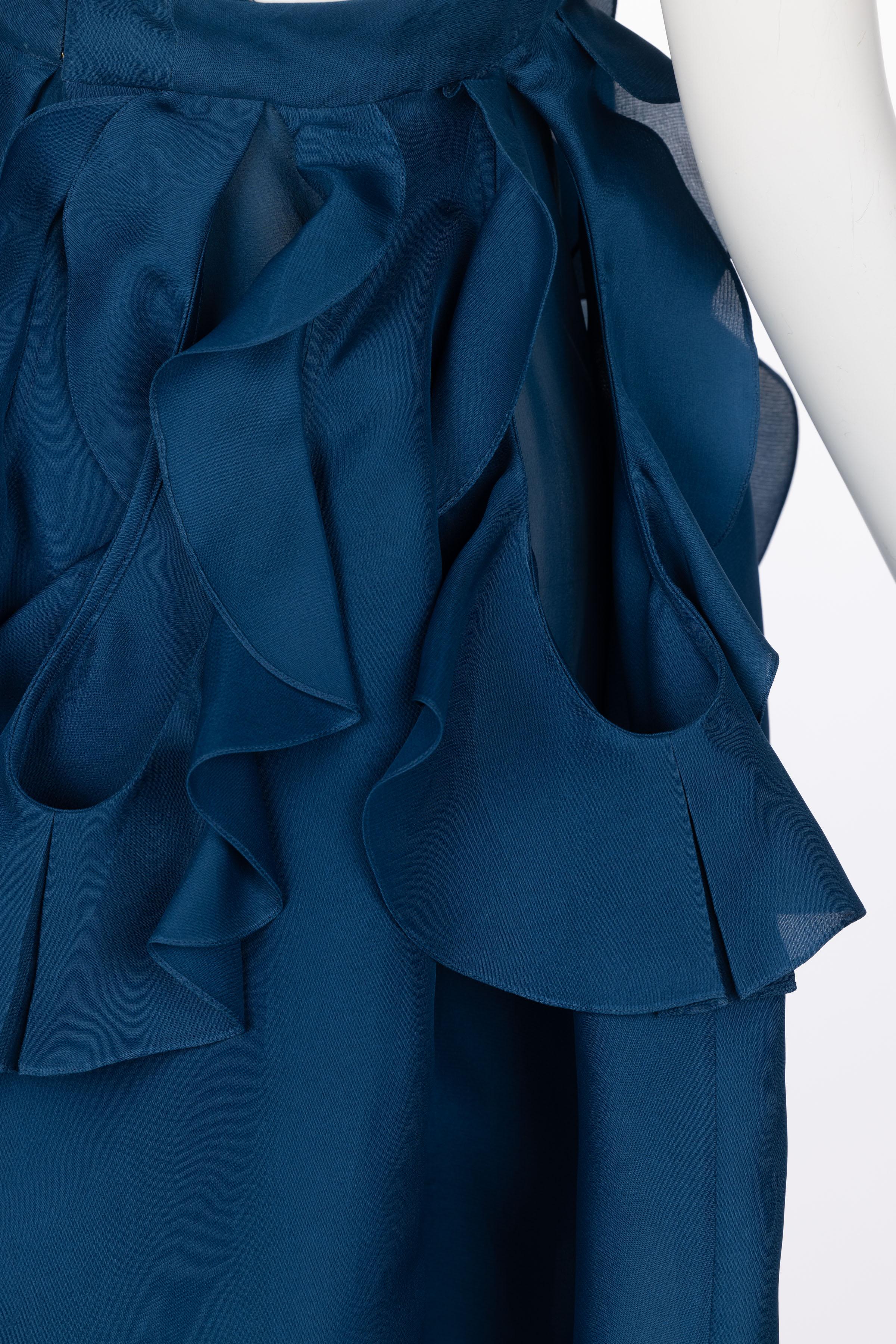 Yves Saint Laurent - Robe de défilé en organza de soie bleu, printemps 2012 en vente 7