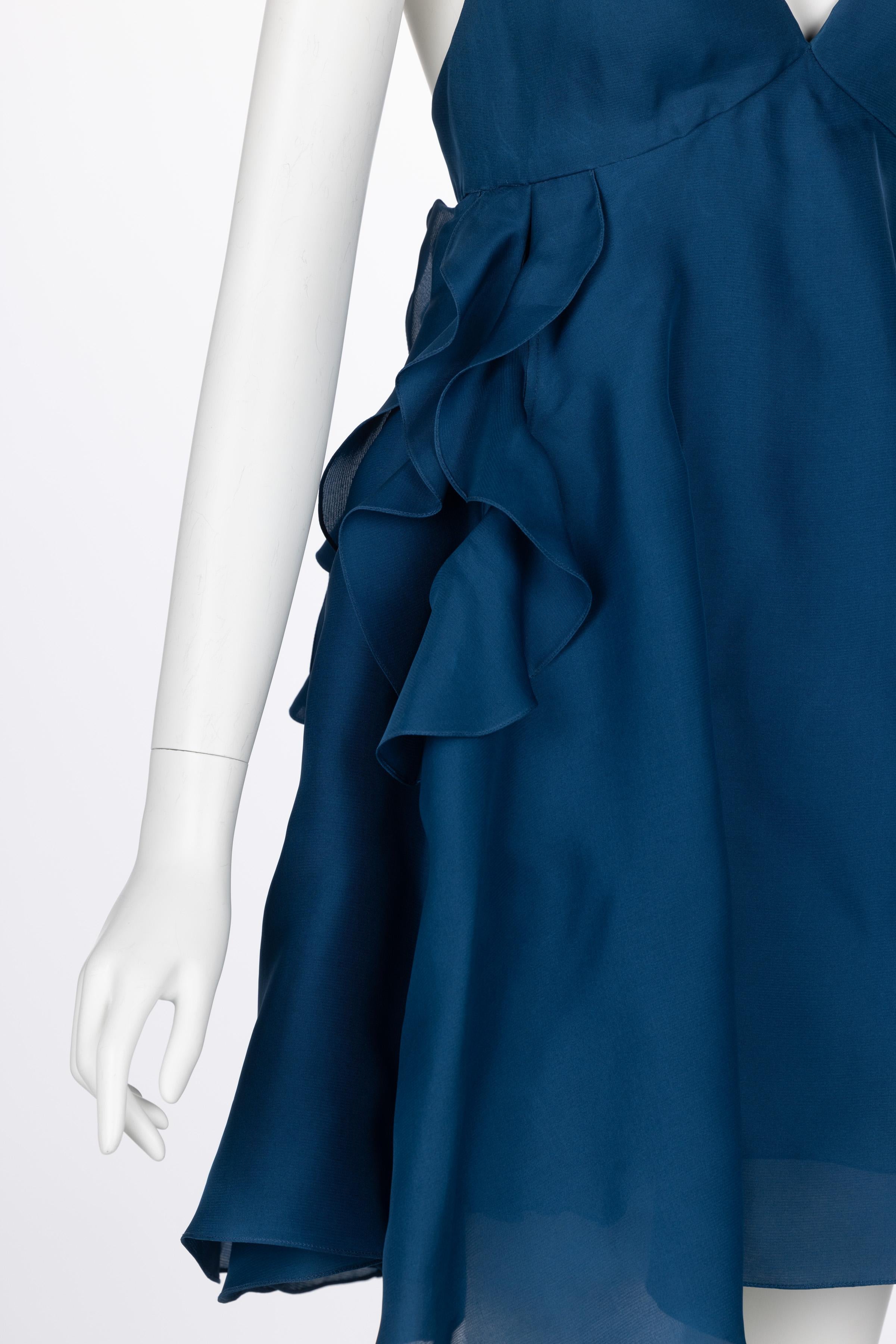 Yves Saint Laurent - Robe de défilé en organza de soie bleu, printemps 2012 en vente 5