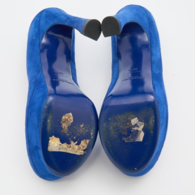 Escarpins Palais à bout ouvert en daim bleu Yves Saint Laurent, taille 36,5 en vente 2
