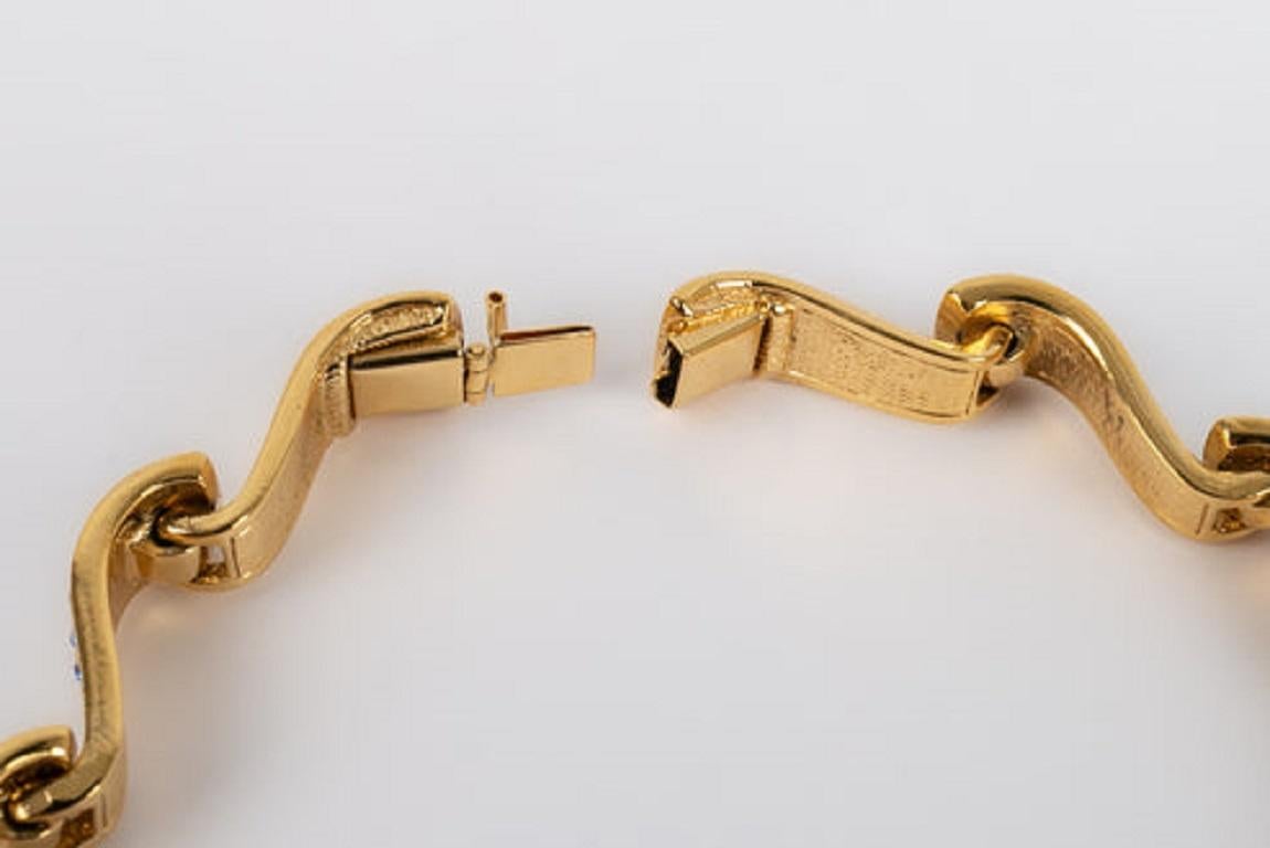 Yves Saint Laurent Bow Necklace in Gold Metal For Sale 2