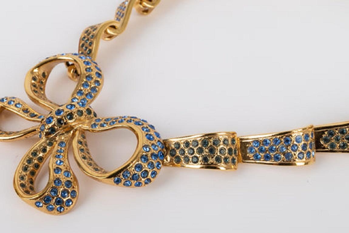 Yves Saint Laurent Collier avec nœud en métal doré en vente 3