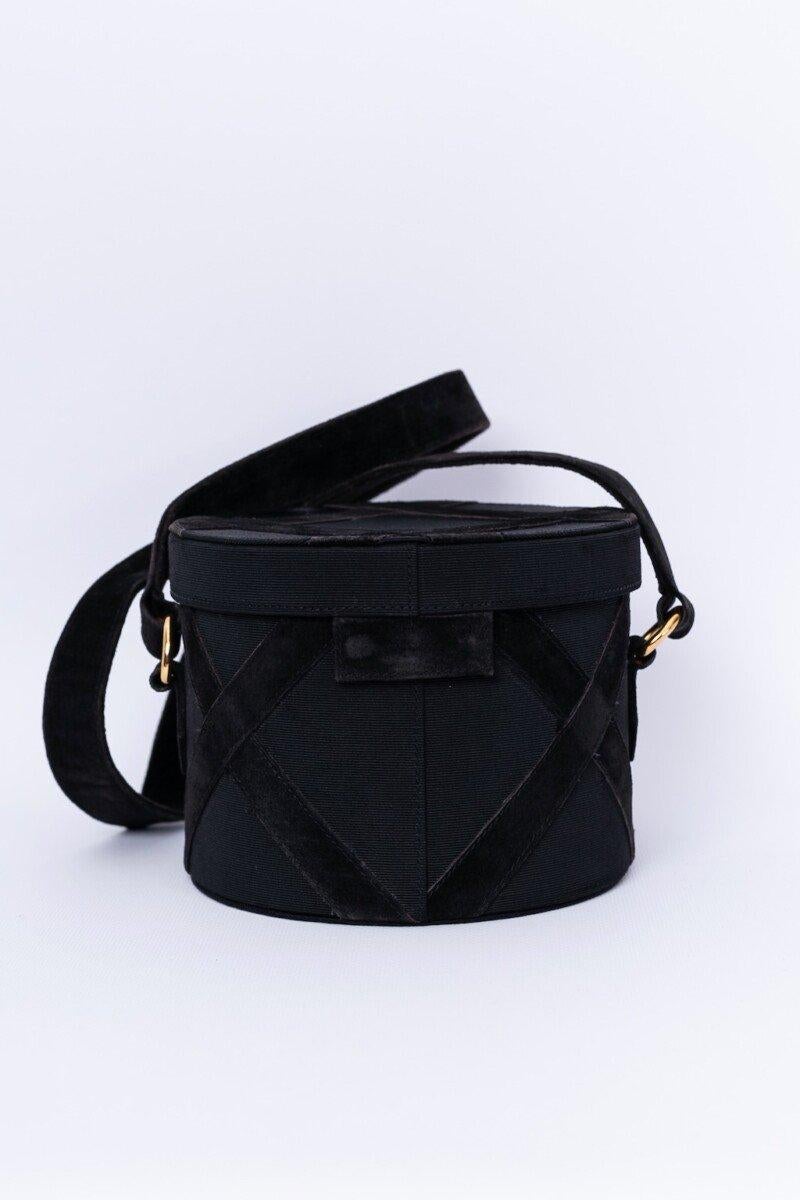 Yves Saint Laurent Boxförmige Tasche aus Stoff und Wildleder (Schwarz) im Angebot